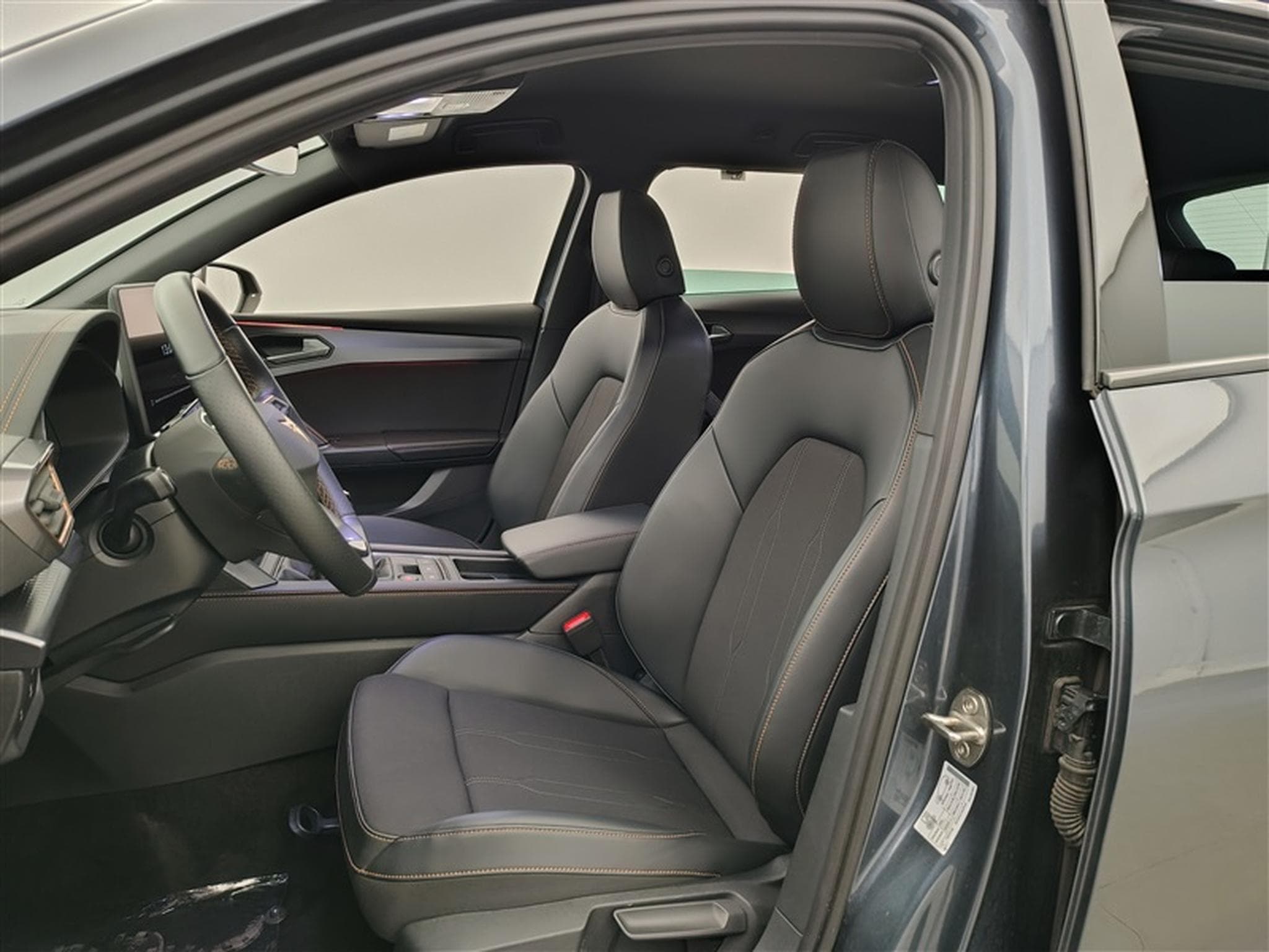 Cupra Leon 1.5 TSI 150cv S-CUIR / CARPLAY / CAMERA / ALU (2025) - Photo 7