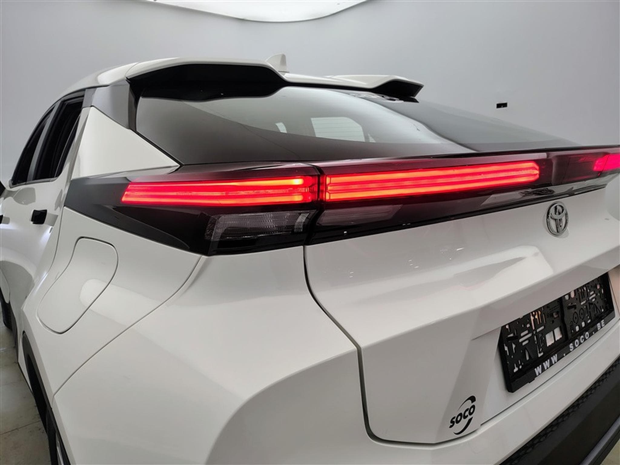 Toyota C-HR 1.8i VVT-i Hybrid Comfort CARPLAY / CAMERA / FULL LED (2026) - Photo 16