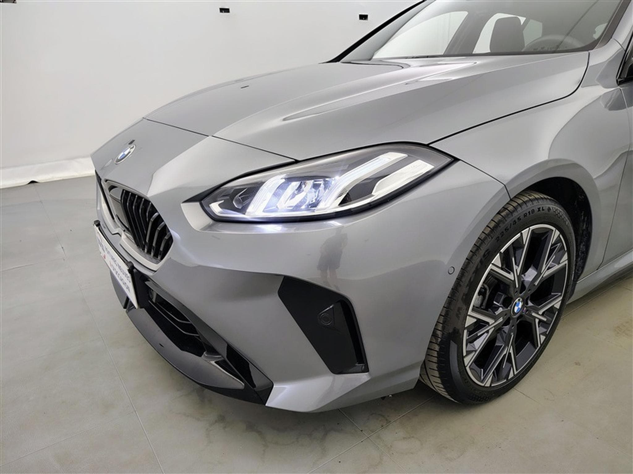 BMW 120 120iA Pack M NAVI / FULL LED / PANO / CAMERA / JA 18" (2025) - Photo 15