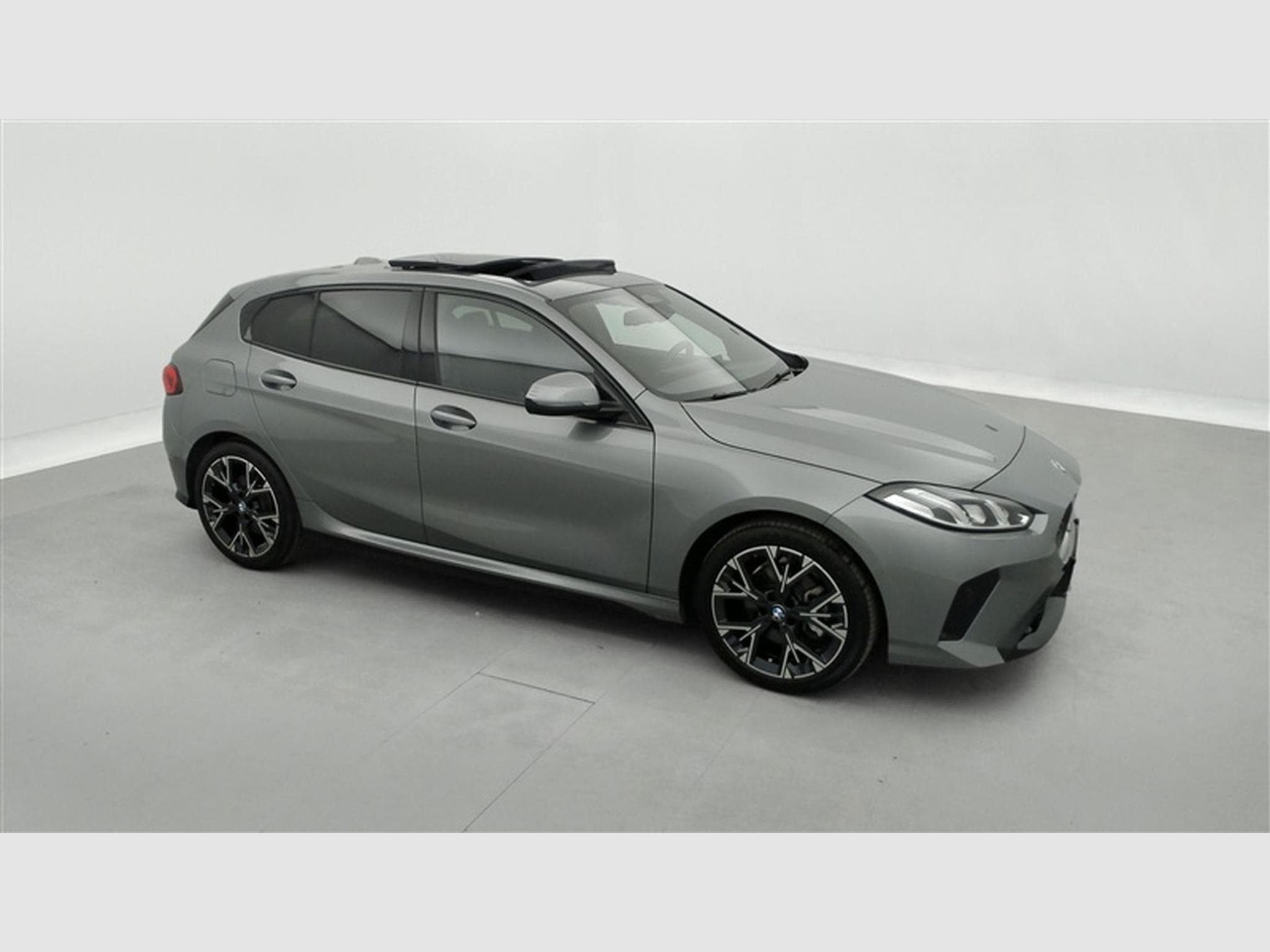 BMW 120 120iA Pack M NAVI / FULL LED / PANO / CAMERA / JA 18" (2025) - Photo 23