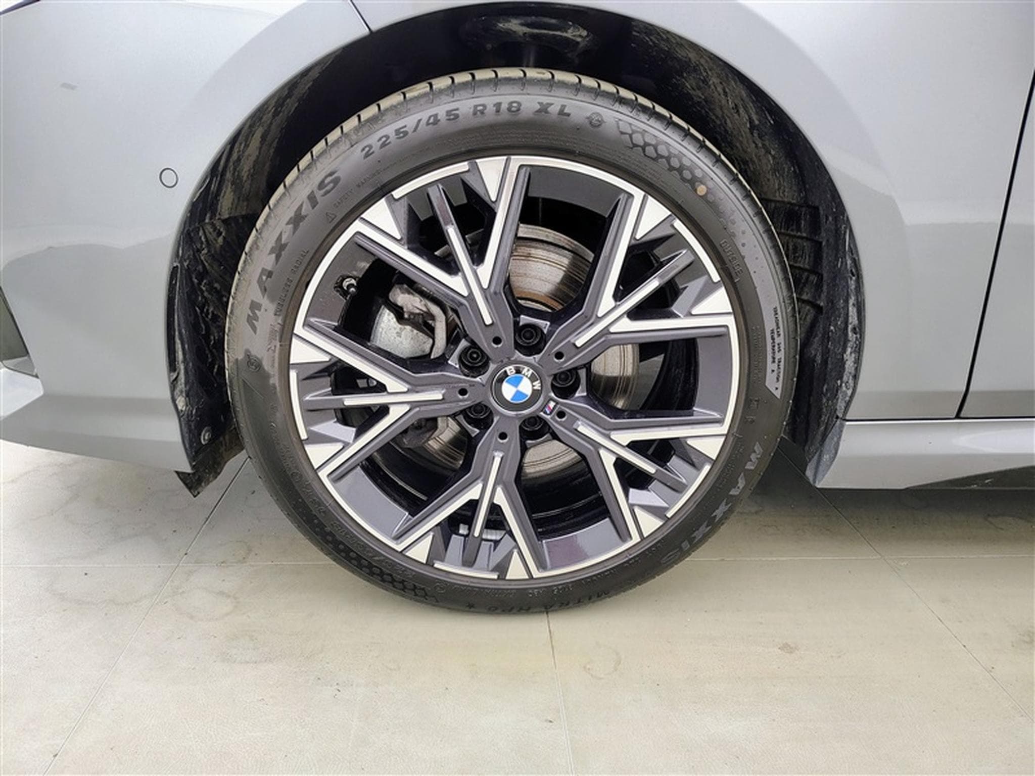 BMW 120 120iA Pack M NAVI / FULL LED / PANO / CAMERA / JA 18" (2025) - Photo 6