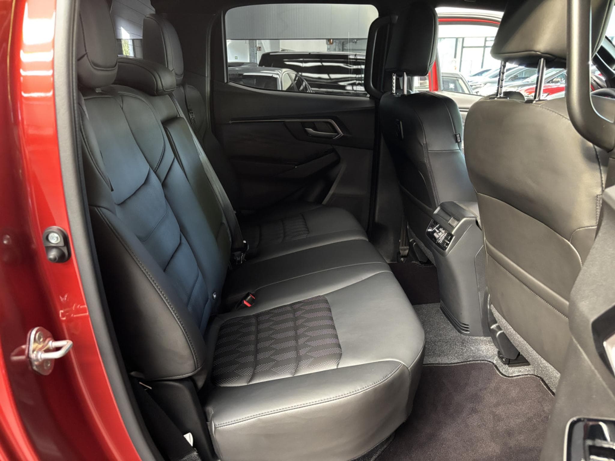 Isuzu D-Max Double Cab 1.9 V-Cross 163HP (2026) - Foto 13