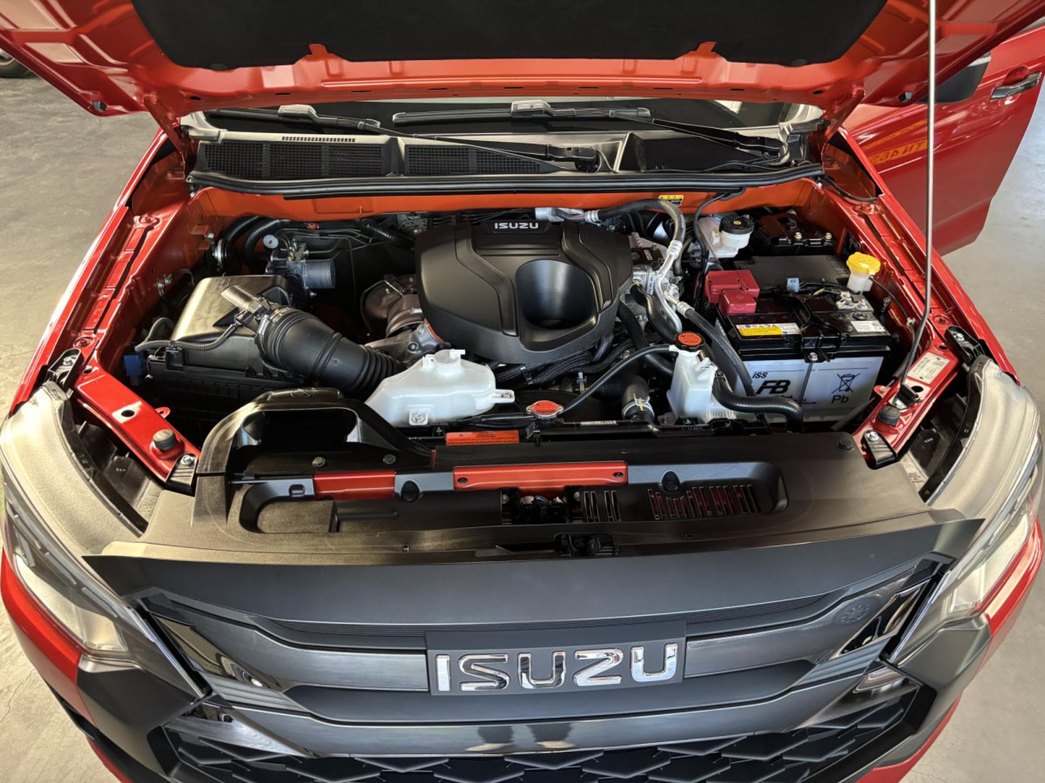 Isuzu D-Max Double Cab 1.9 V-Cross 163HP (2026) - Foto 9