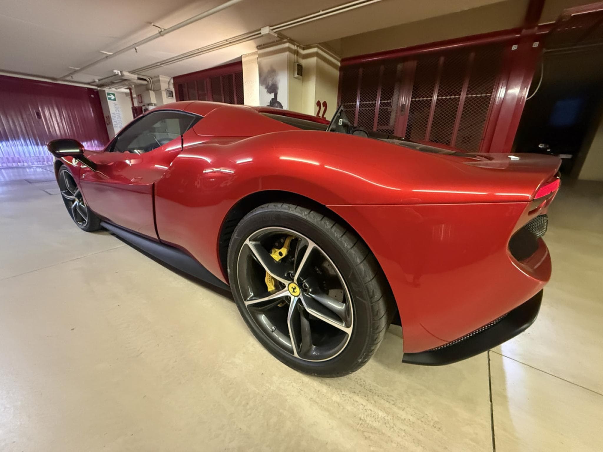 Ferrari 296 GTS GTS / ROSSO MAGMA / ADAS (2025) - Foto 4
