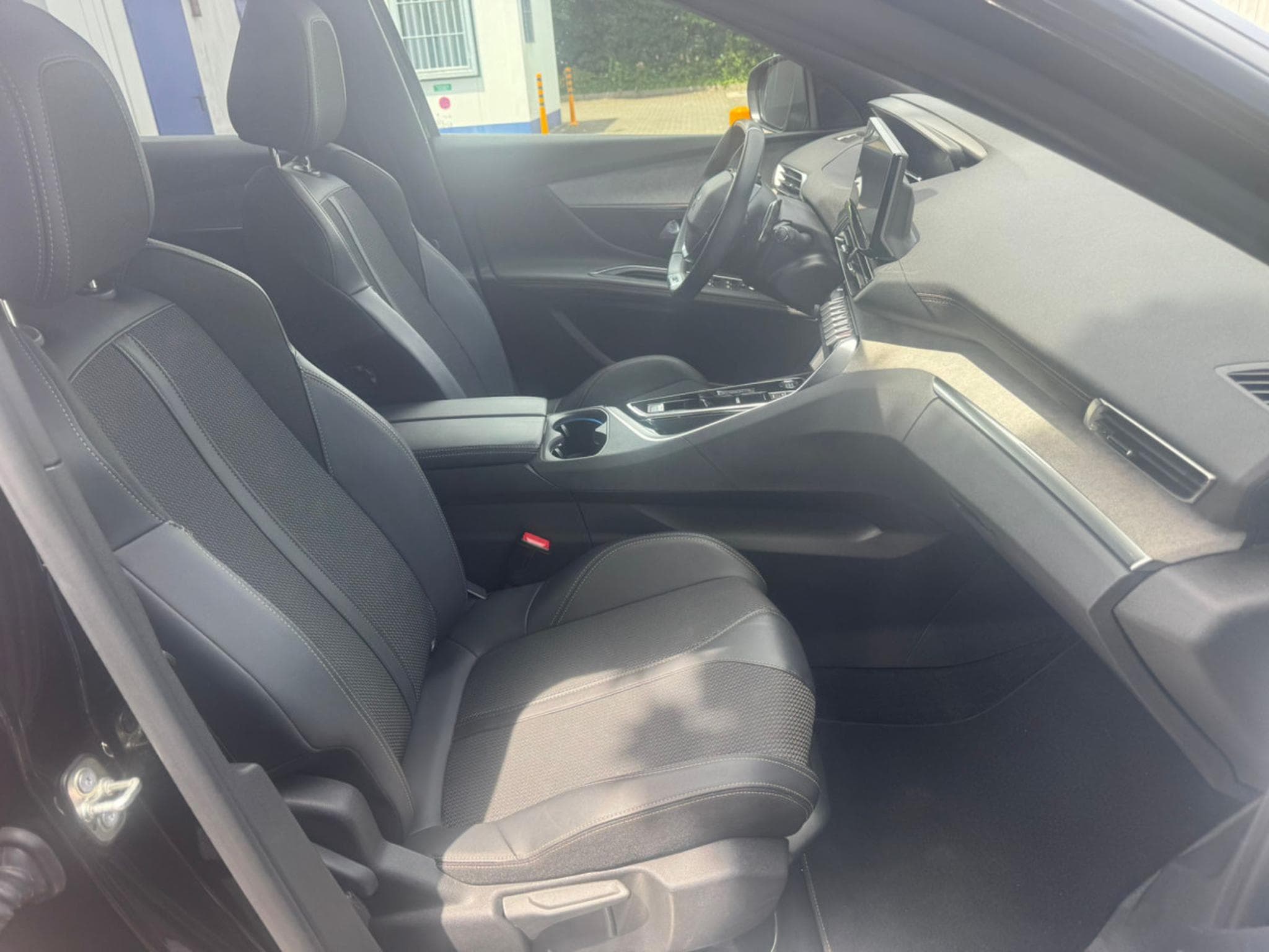Peugeot 3008 PEUGEOT 3008 GT LINE NAVI LED KAMERA LEDER 19ZOLL (2023) - Foto 3