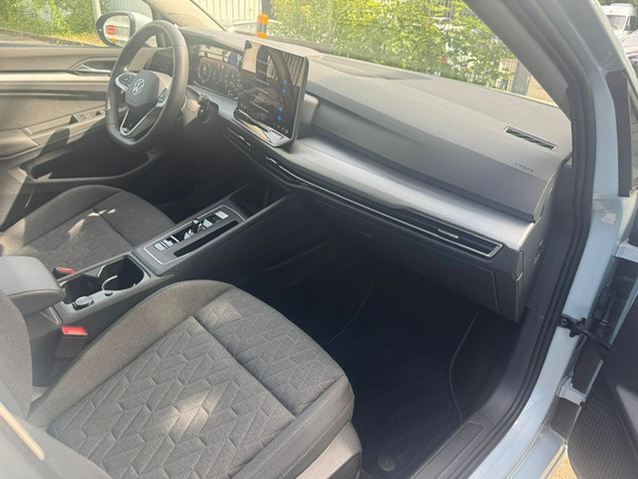 VW Golf VOLKSWAGEN GOLF 8 2.0 TDI  LED AUTOMATIK DIGITAL COCKPIT KAM (2025) - Foto 4