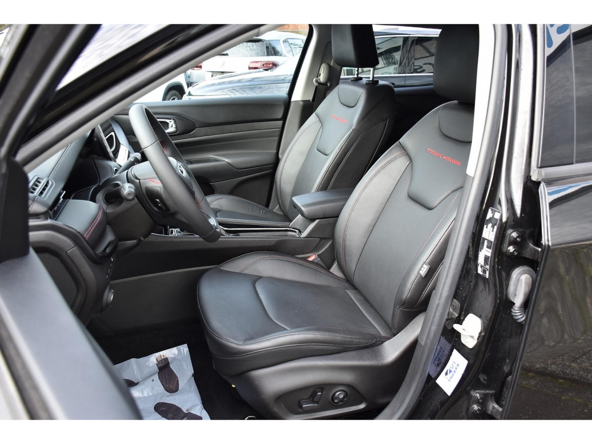 Jeep Compass 1.3 Turbo T4 PHEV eAWD Trailhawk CUIR MEMO LANE CAM 1° MAIN (2024) - Foto 6