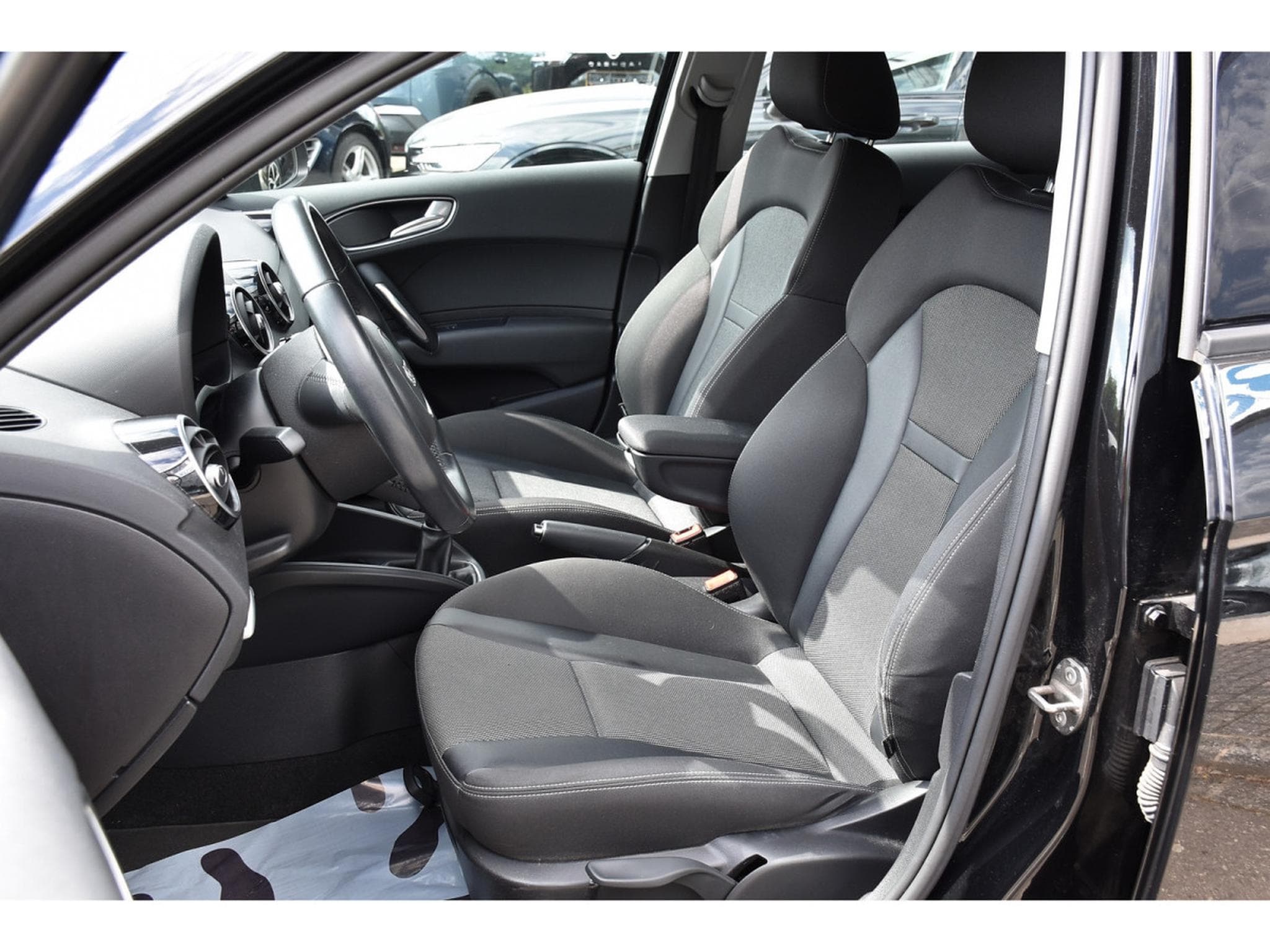 Audi A1 Sportback 1.4 TFSI Sport GPS XENON 1° MAIN CARNET (2015) - Foto 6
