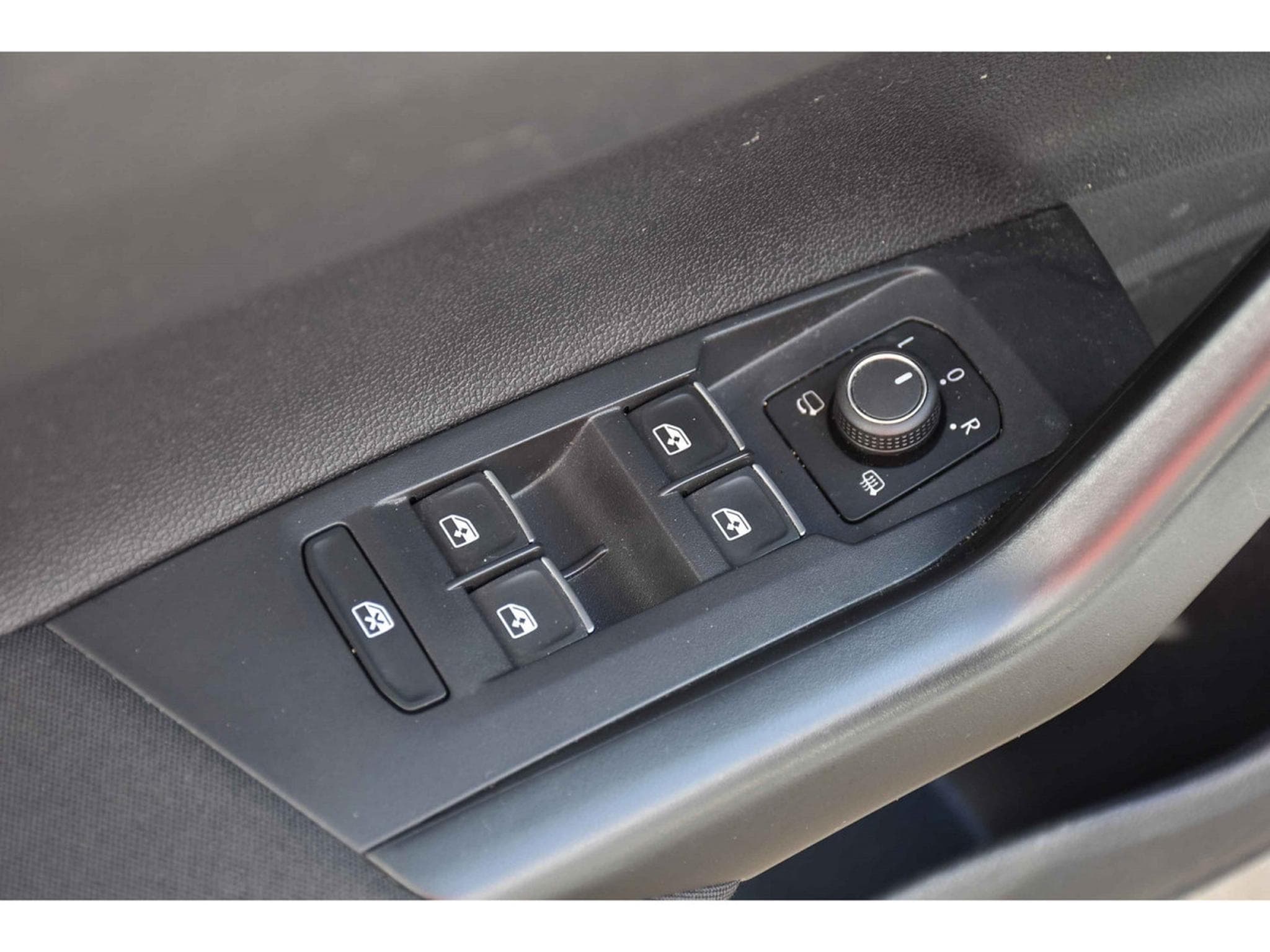 VW Taigo 1.5 TSI Style DSG ACC TRAVEL GPS LANE SIDE PARK ATT RMQ 1°M. (2022) - Foto 23