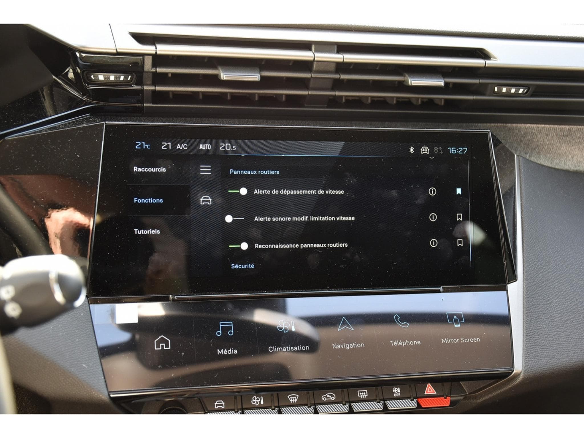 Peugeot 308 1.2 Hybrid 145 e-DCS6 Allure ACC LANE GPS CAM360 1° MAIN (2025) - Photo 17