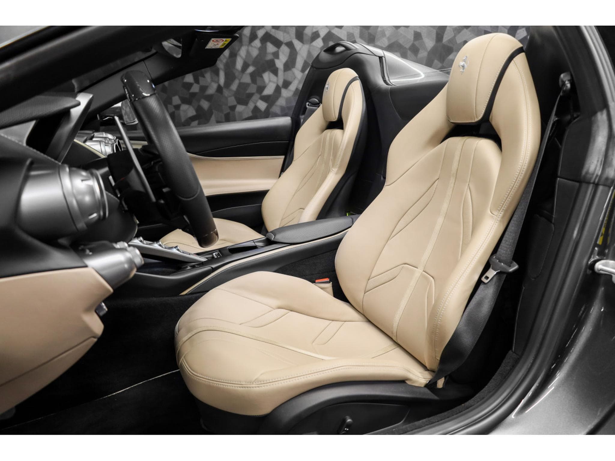 Ferrari 812 GTS 6.5 V12 (2021) - Photo 10