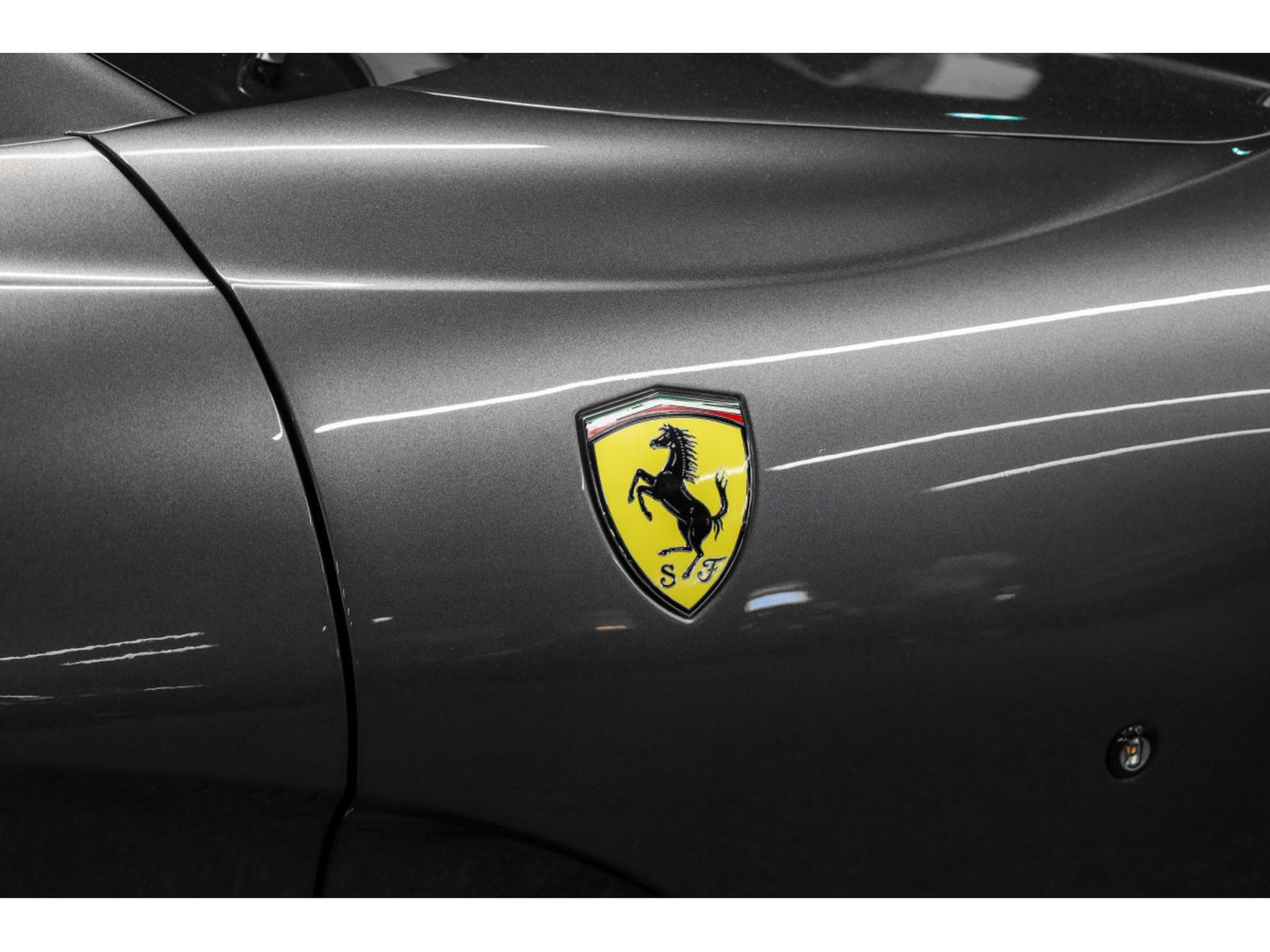 Ferrari 812 GTS 6.5 V12 (2021) - Photo 12
