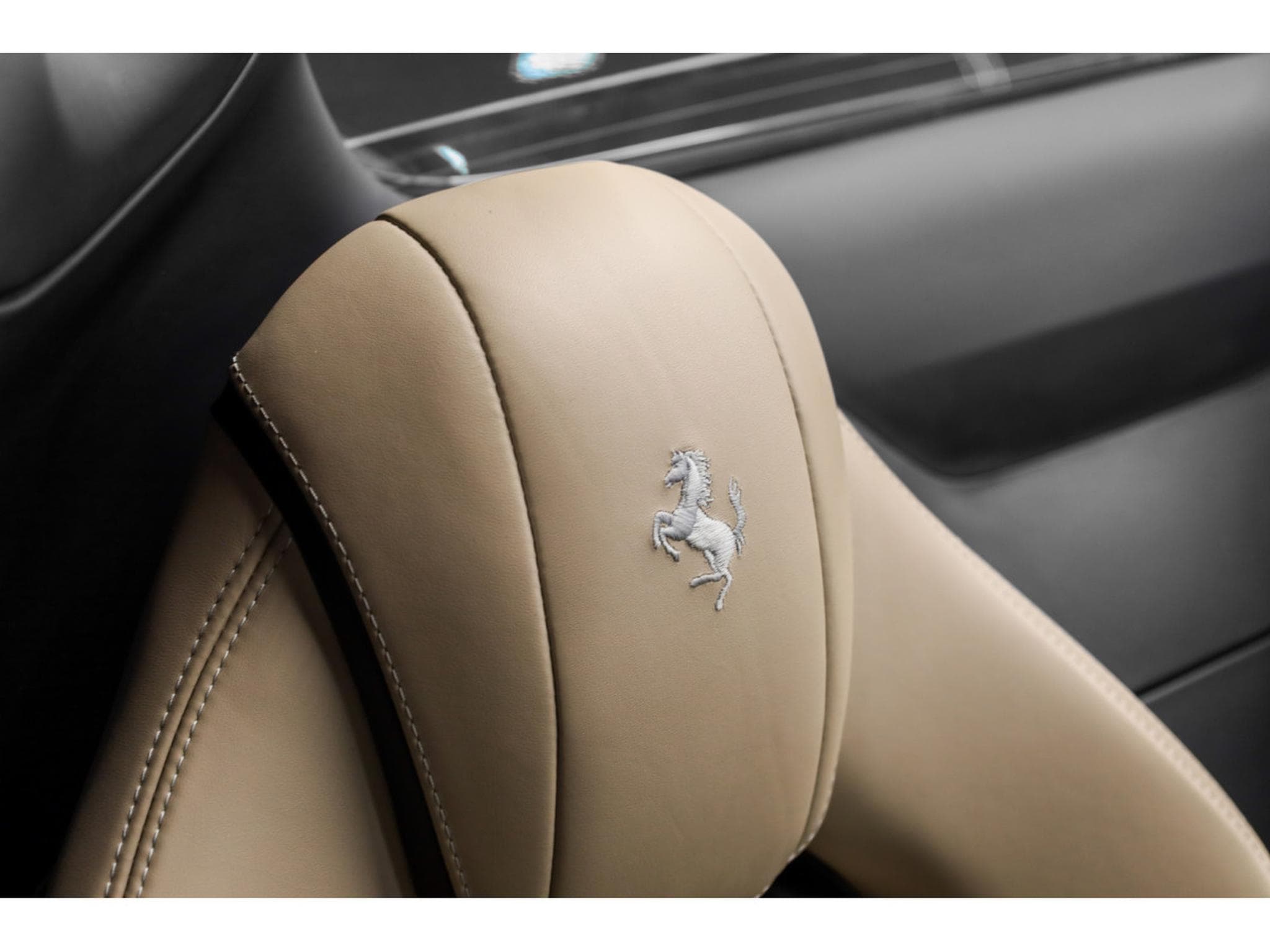 Ferrari 812 GTS 6.5 V12 (2021) - Photo 19