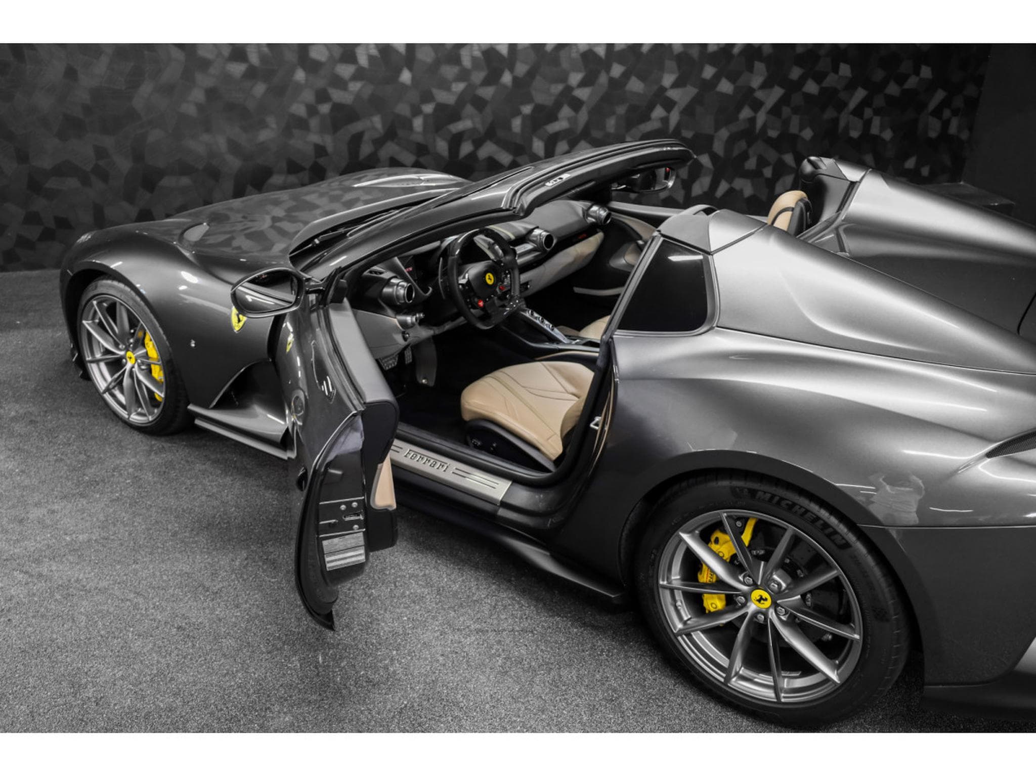 Ferrari 812 GTS 6.5 V12 (2021) - Photo 23