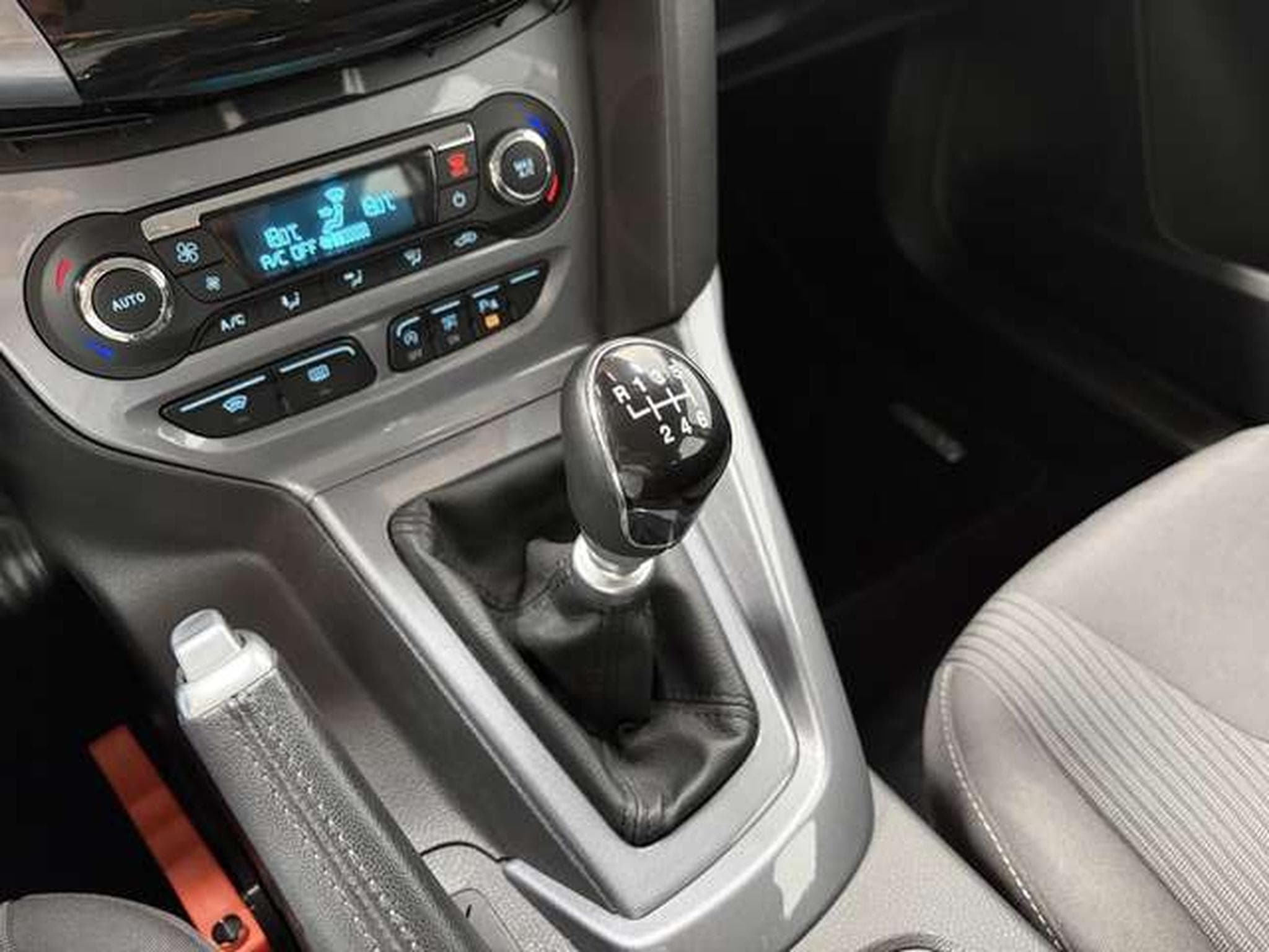 Ford Focus Titanium *1.Hand *AHK*City-Paket*Tempomat (2014) - Foto 12