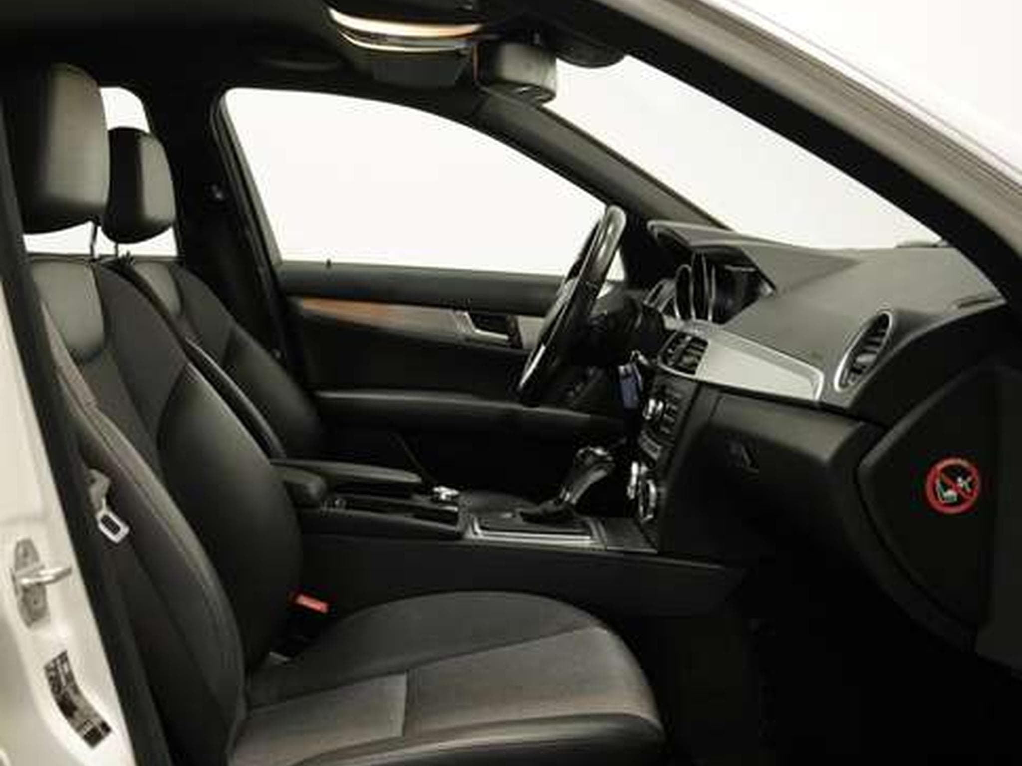 Mercedes C 200 CGI BlueEfficiency AMG Line *Bi-Xenon *SHZ (2011) - Photo 11