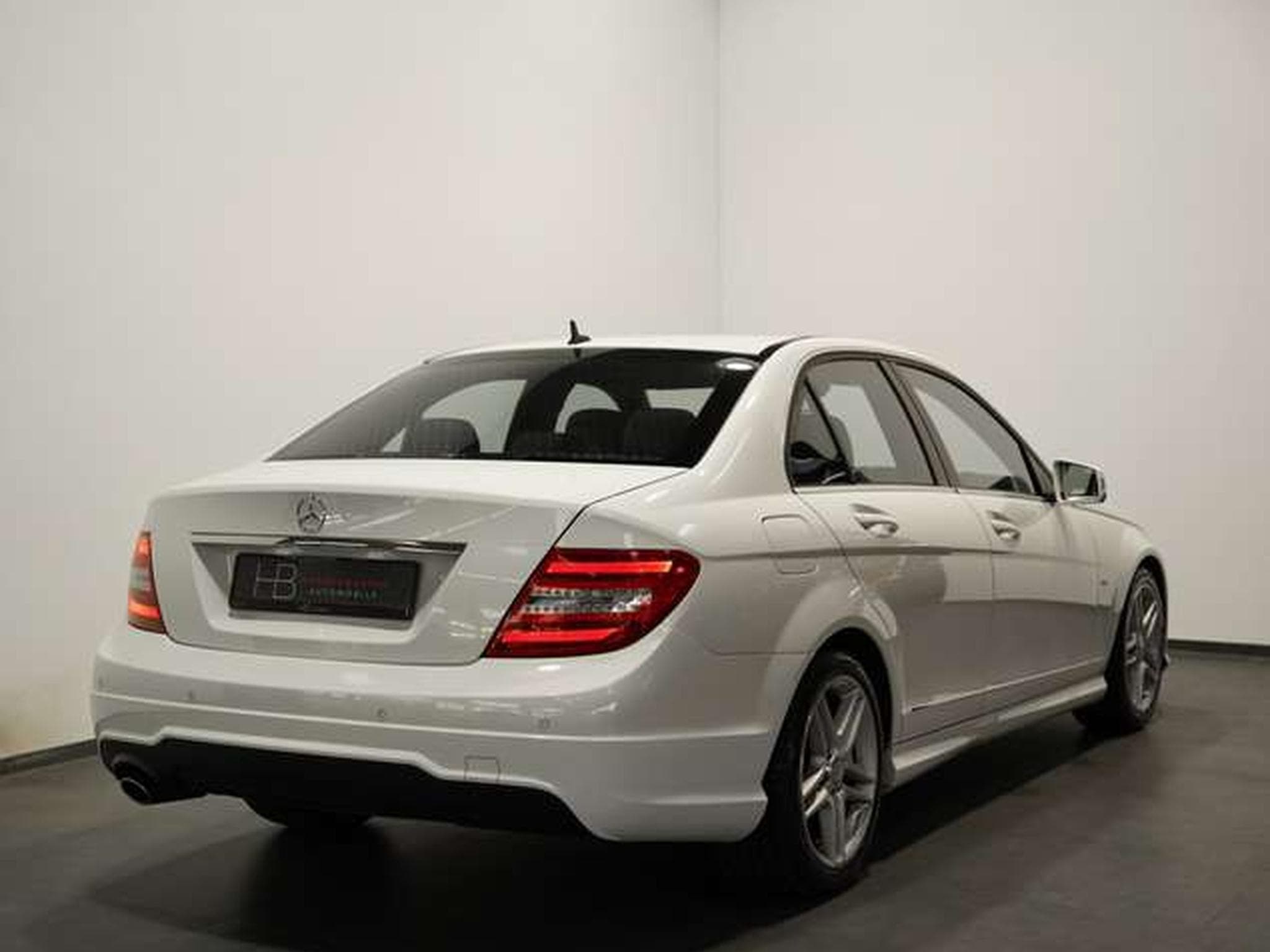 Mercedes C 200 CGI BlueEfficiency AMG Line *Bi-Xenon *SHZ (2011) - Photo 6