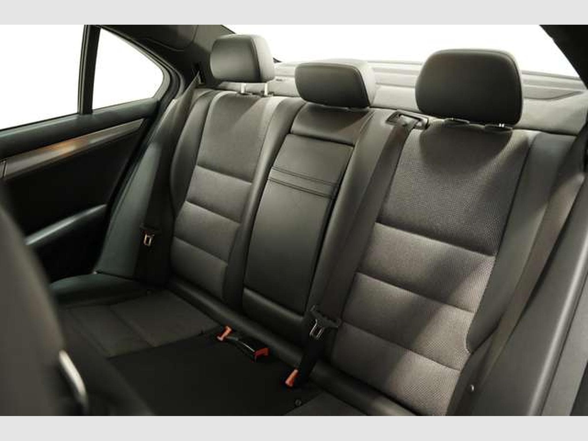 Mercedes C 200 CGI BlueEfficiency AMG Line *Bi-Xenon *SHZ (2011) - Photo 9