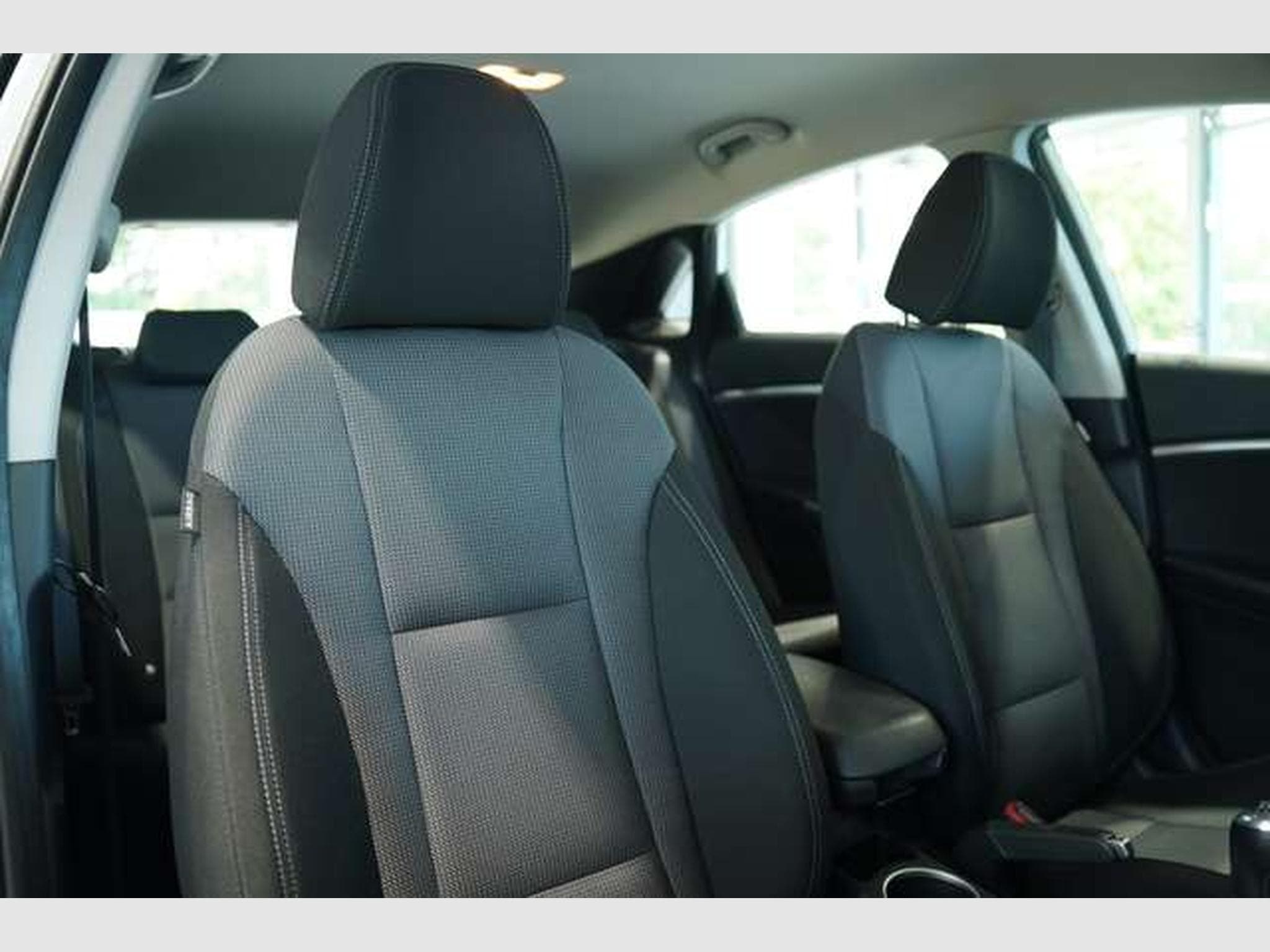 Hyundai i30 YES! *1.Hand *Tempomat *Navi *Bluetooth (2016) - Photo 16