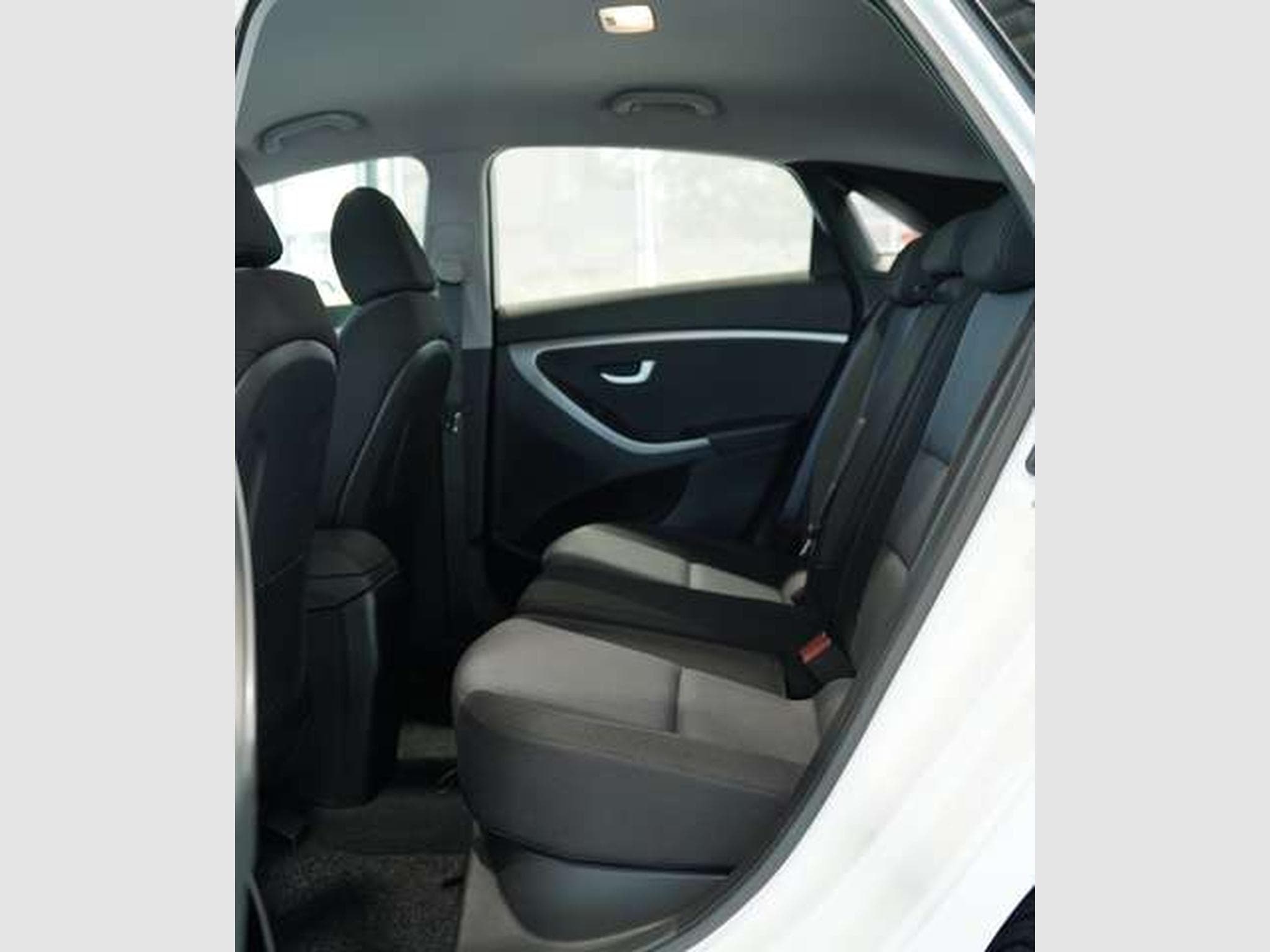 Hyundai i30 YES! *1.Hand *Tempomat *Navi *Bluetooth (2016) - Photo 18
