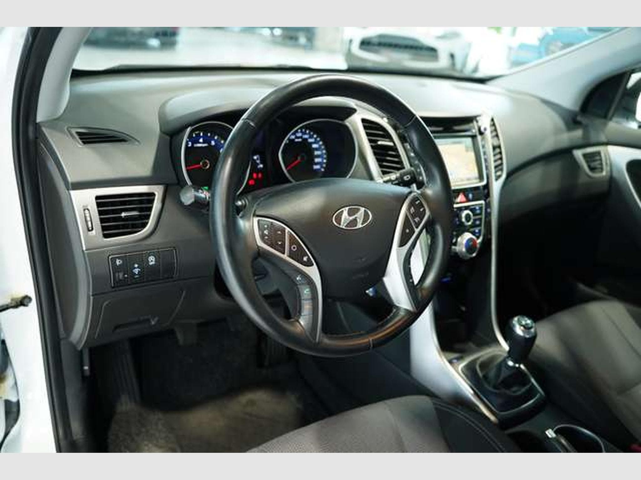 Hyundai i30 YES! *1.Hand *Tempomat *Navi *Bluetooth (2016) - Photo 23