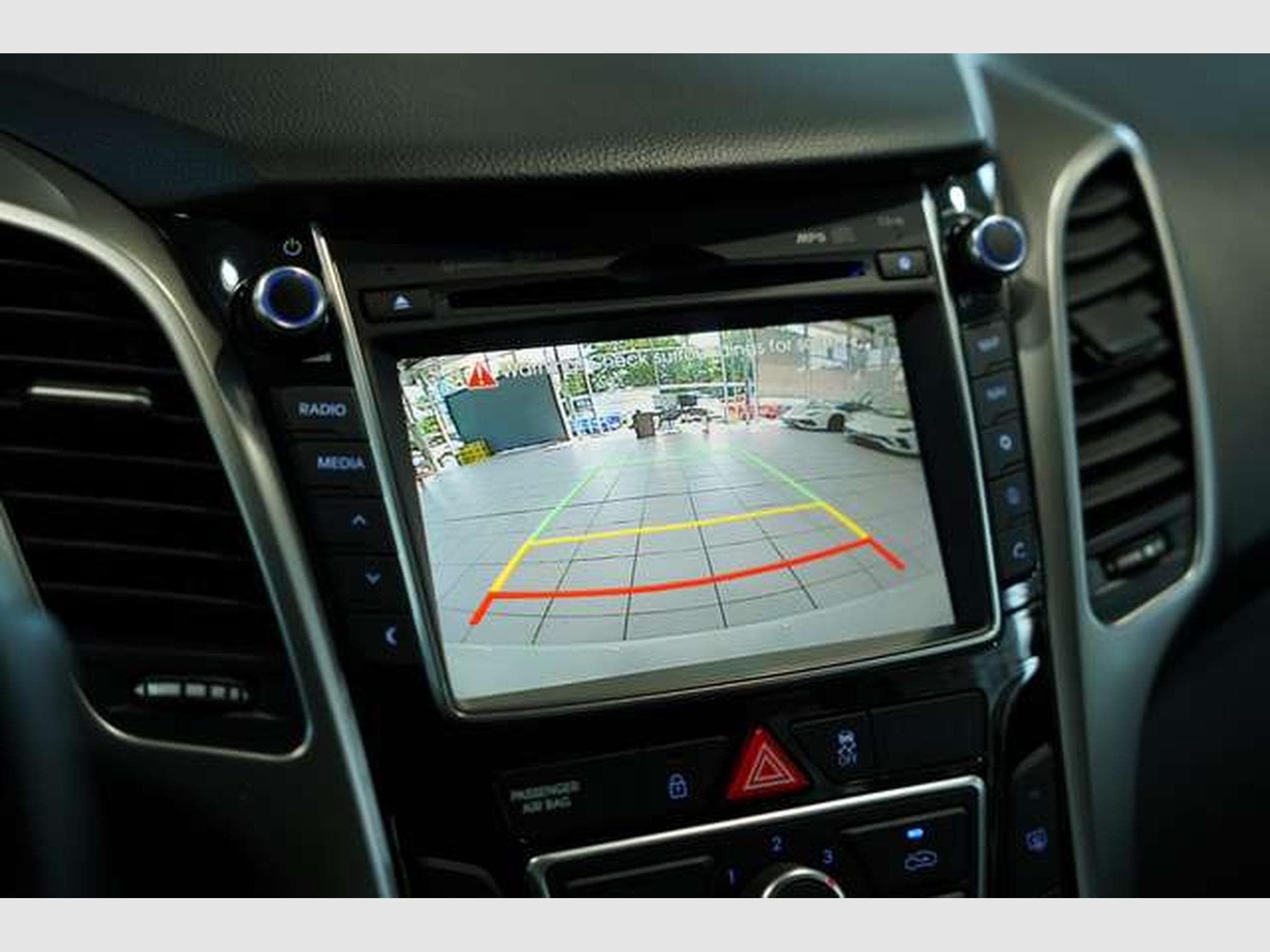 Hyundai i30 YES! *1.Hand *Tempomat *Navi *Bluetooth (2016) - Photo 26