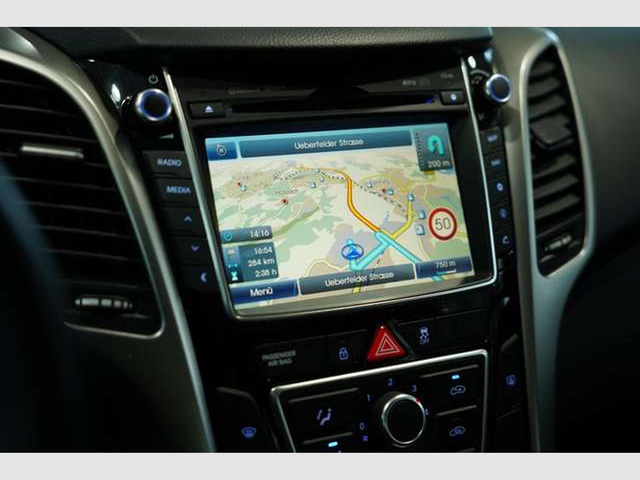 Hyundai i30 YES! *1.Hand *Tempomat *Navi *Bluetooth (2016) - Photo 27
