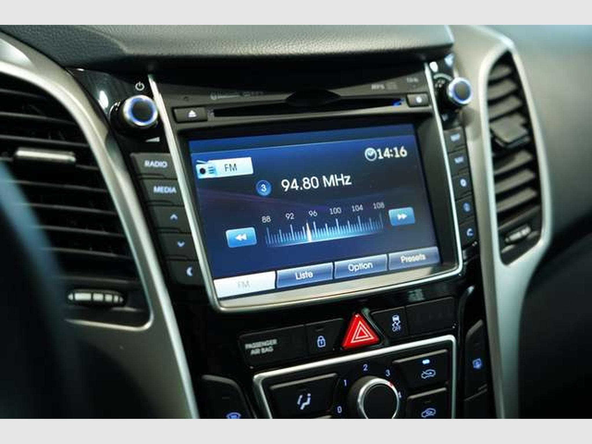 Hyundai i30 YES! *1.Hand *Tempomat *Navi *Bluetooth (2016) - Photo 28