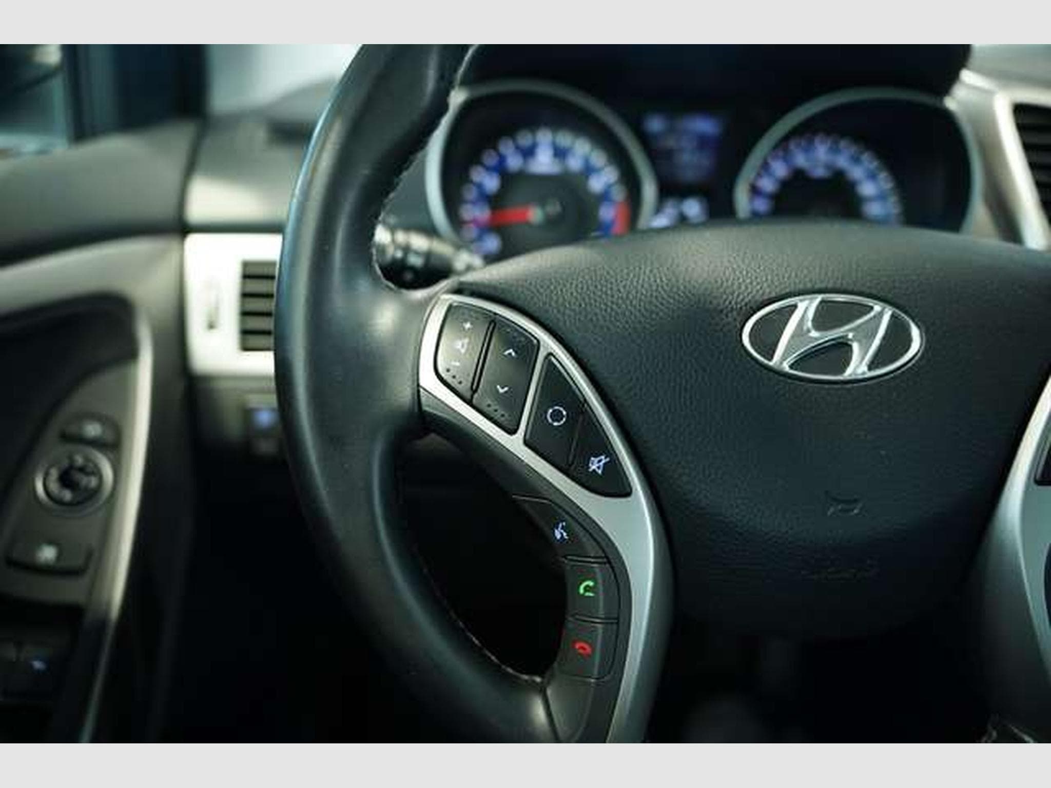 Hyundai i30 YES! *1.Hand *Tempomat *Navi *Bluetooth (2016) - Photo 32