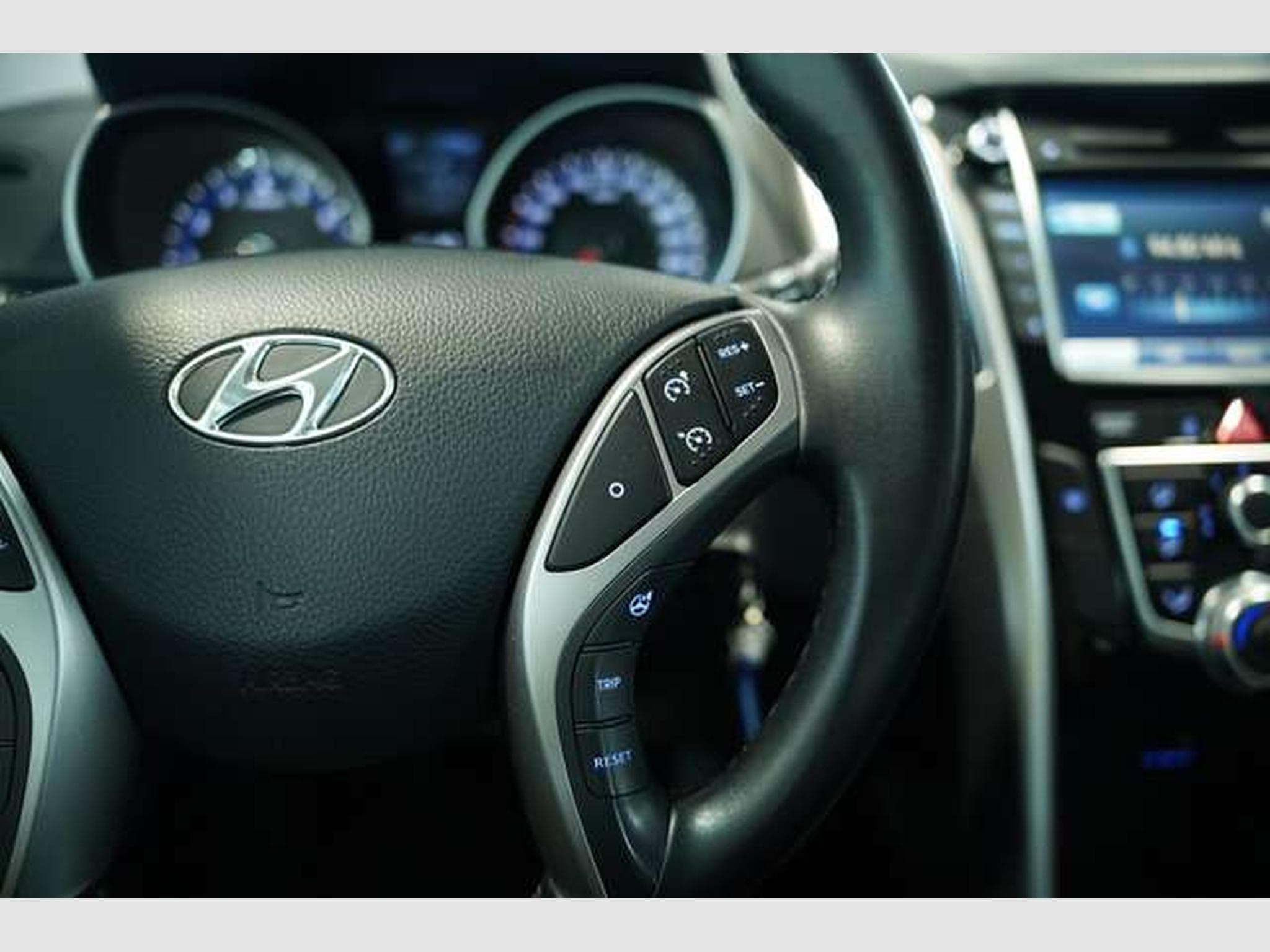 Hyundai i30 YES! *1.Hand *Tempomat *Navi *Bluetooth (2016) - Photo 33