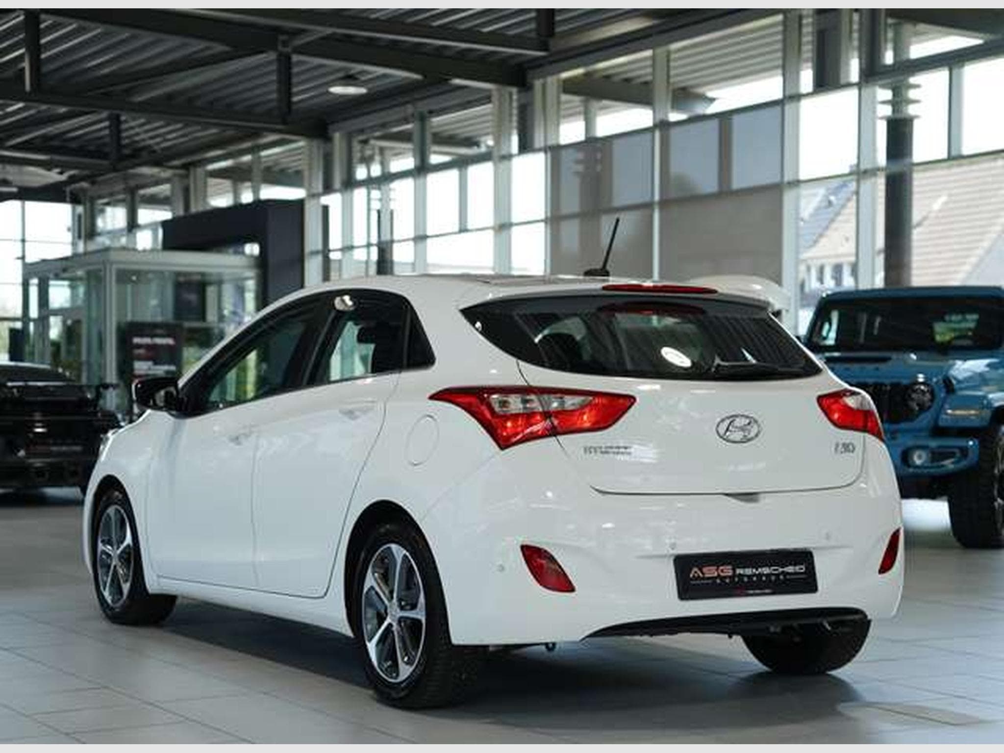 Hyundai i30 YES! *1.Hand *Tempomat *Navi *Bluetooth (2016) - Photo 9