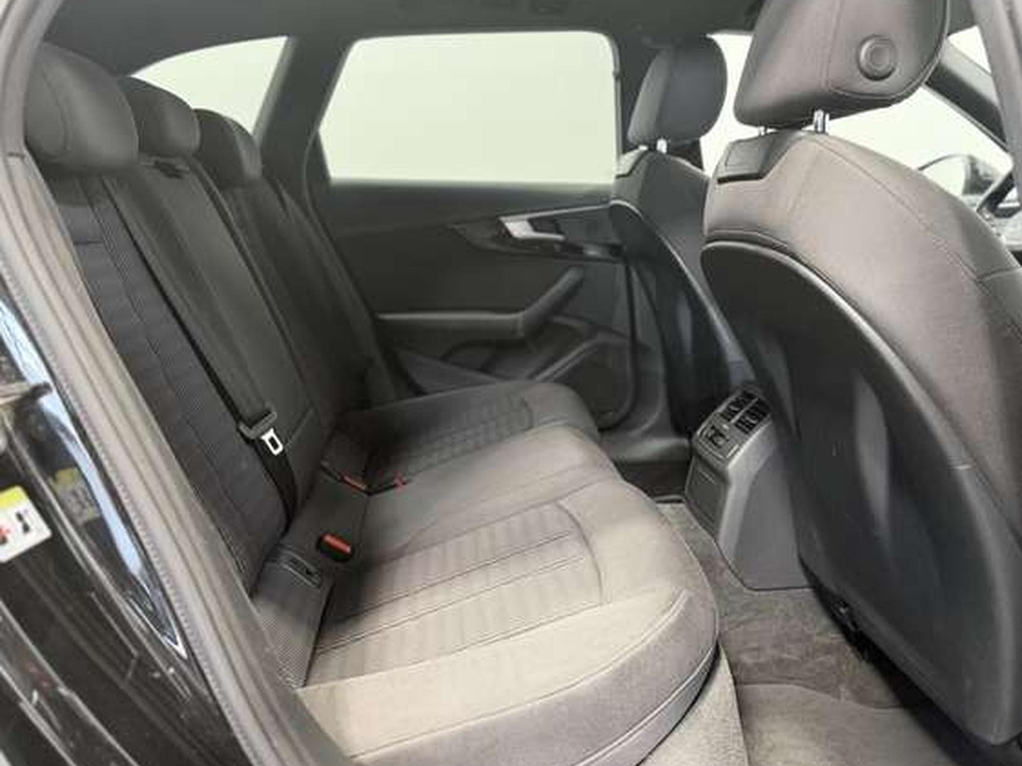 Audi A4 2.0 TDI Avant S-Tr. * LED *Soundsystem * (2017) - Foto 9