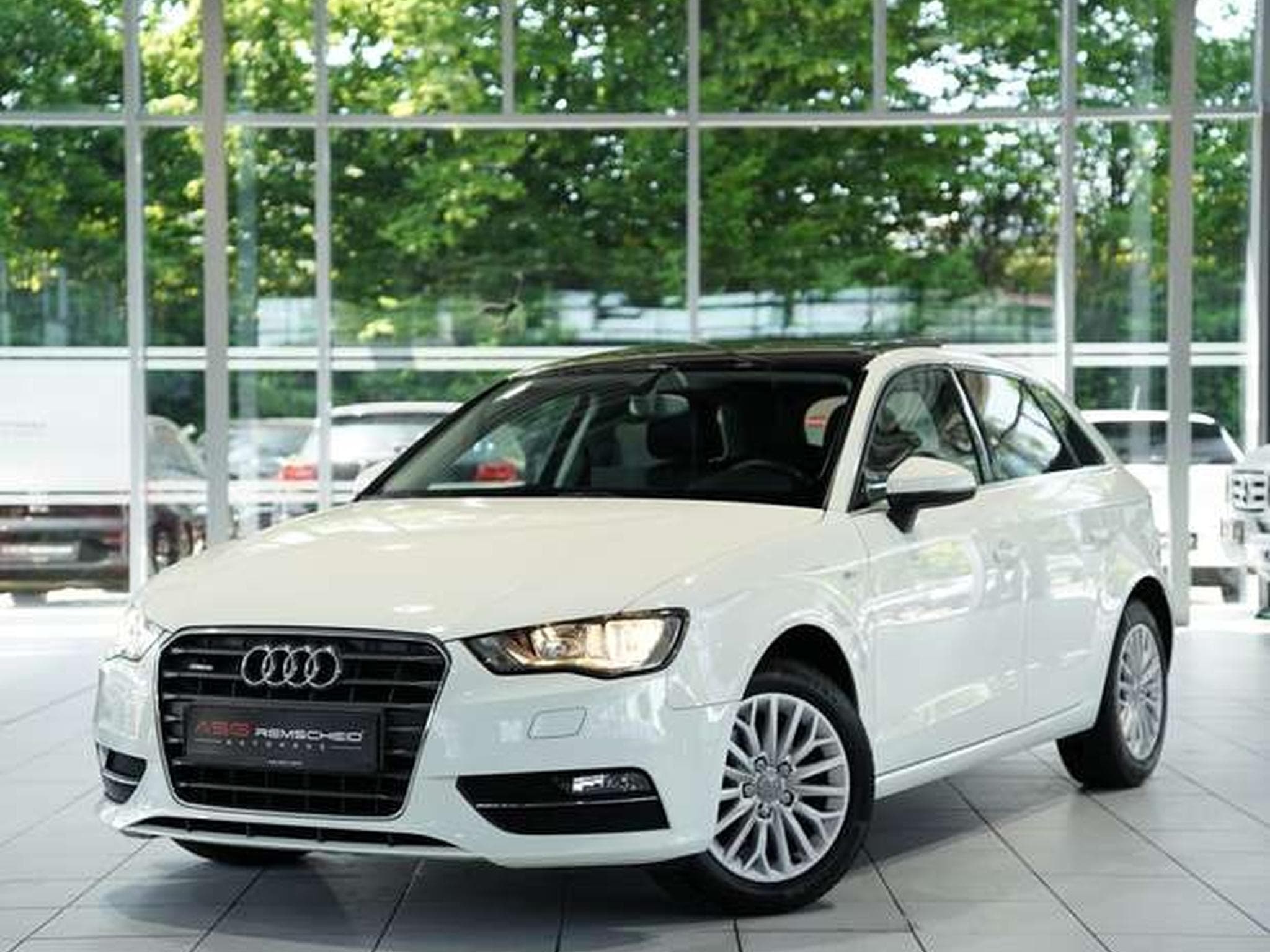 Audi A3 2.0 TDI ambiente quattro *1.Hand *AHK *Pano (2014) - Photo 1