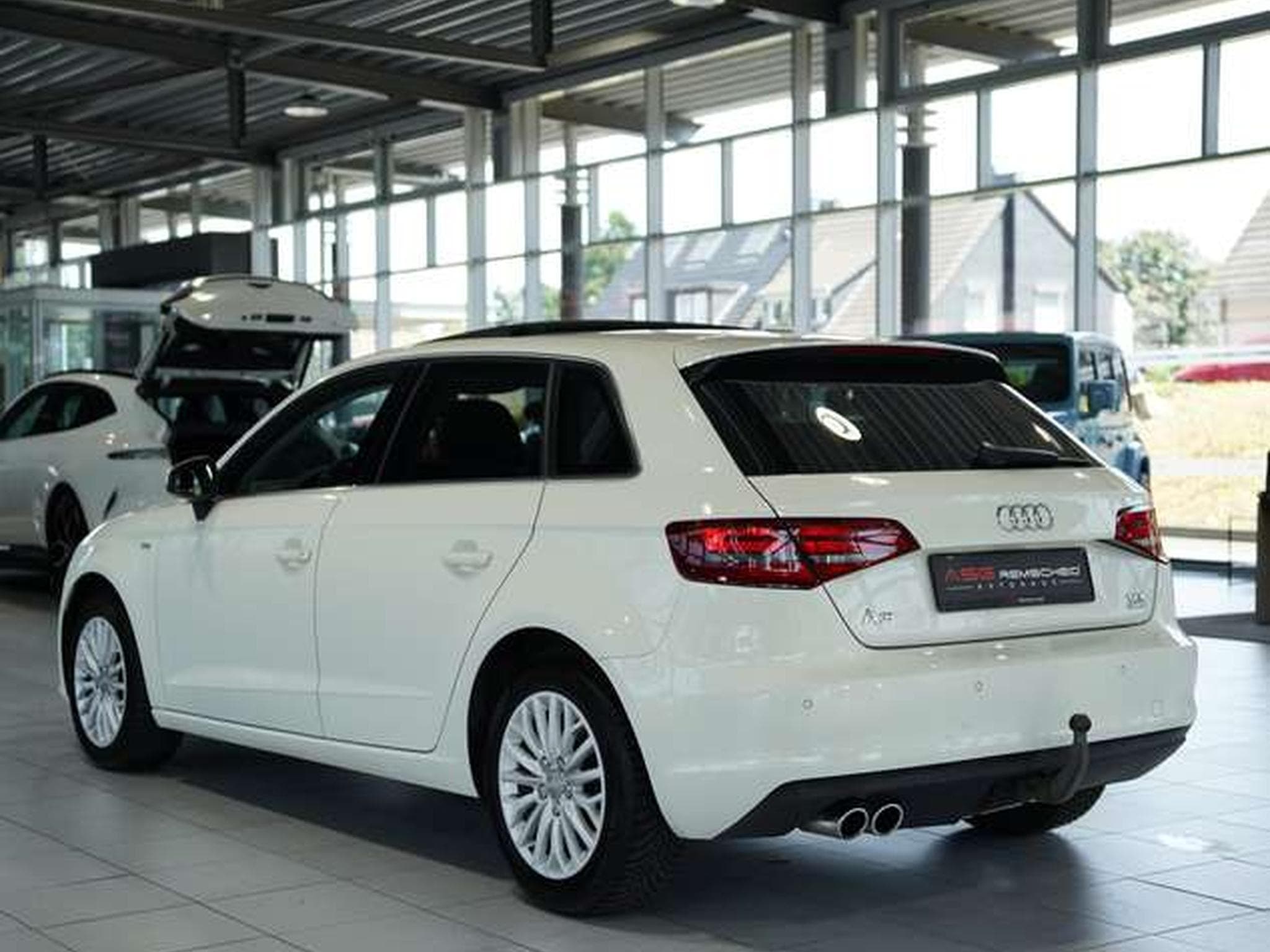 Audi A3 2.0 TDI ambiente quattro *1.Hand *AHK *Pano (2014) - Photo 8