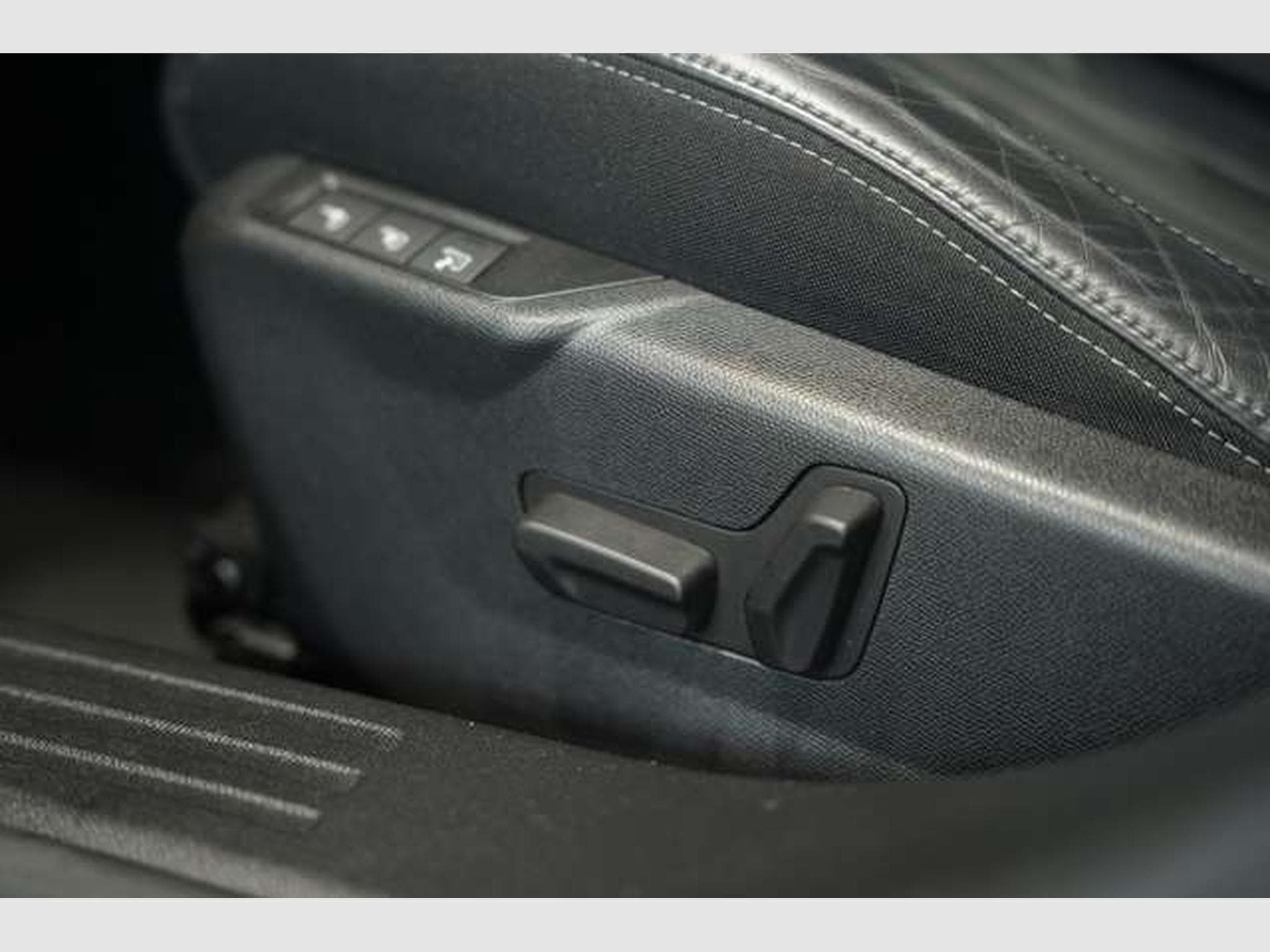 Peugeot 2008 GT 2.Hand *18 *Pano *Kamera *Voll-Leder (2020) - Photo 28