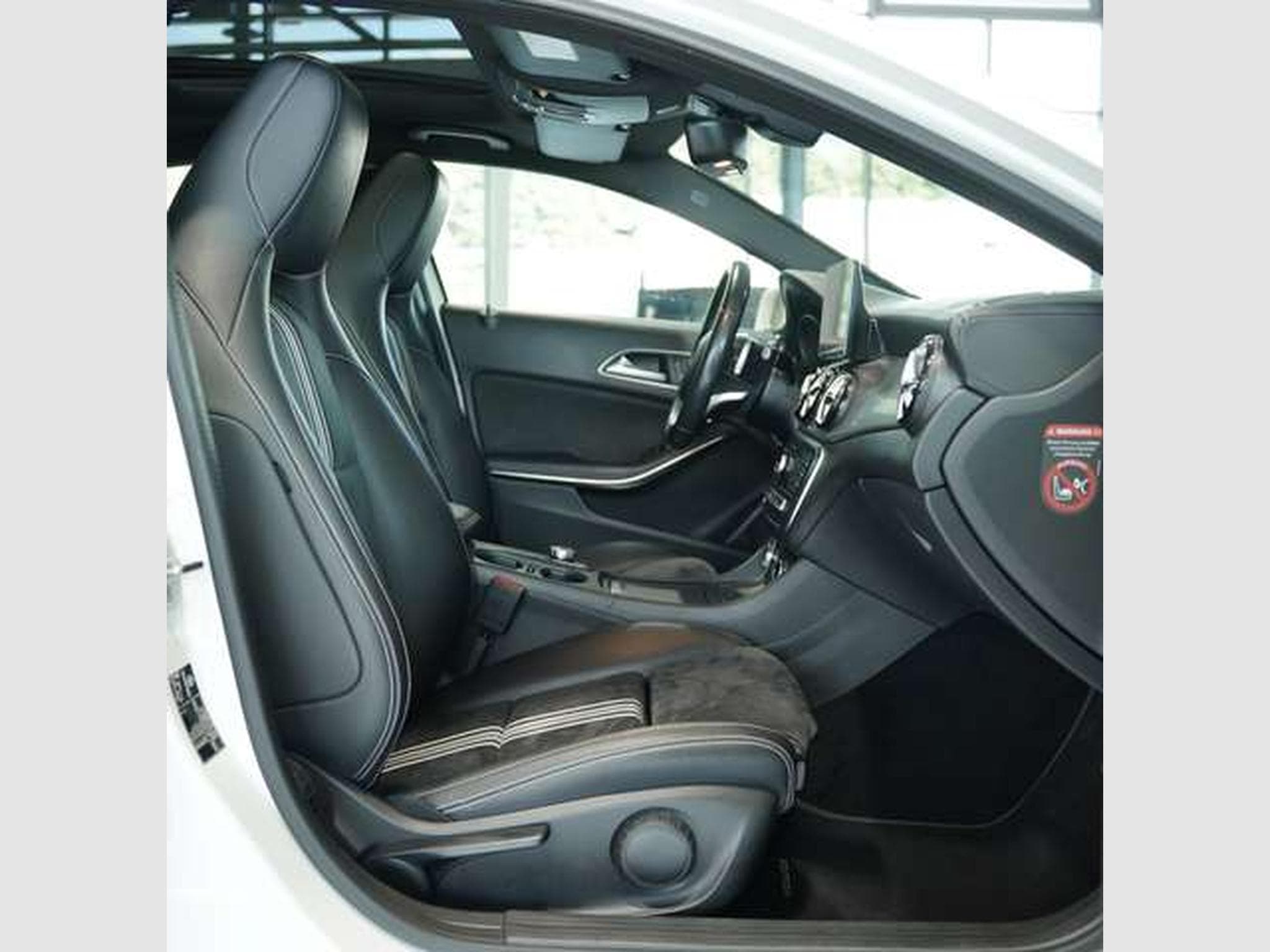 Mercedes A 200 Aut. AMG Line *2.Hand *Pano *LED *Ambiente (2018) - Photo 14