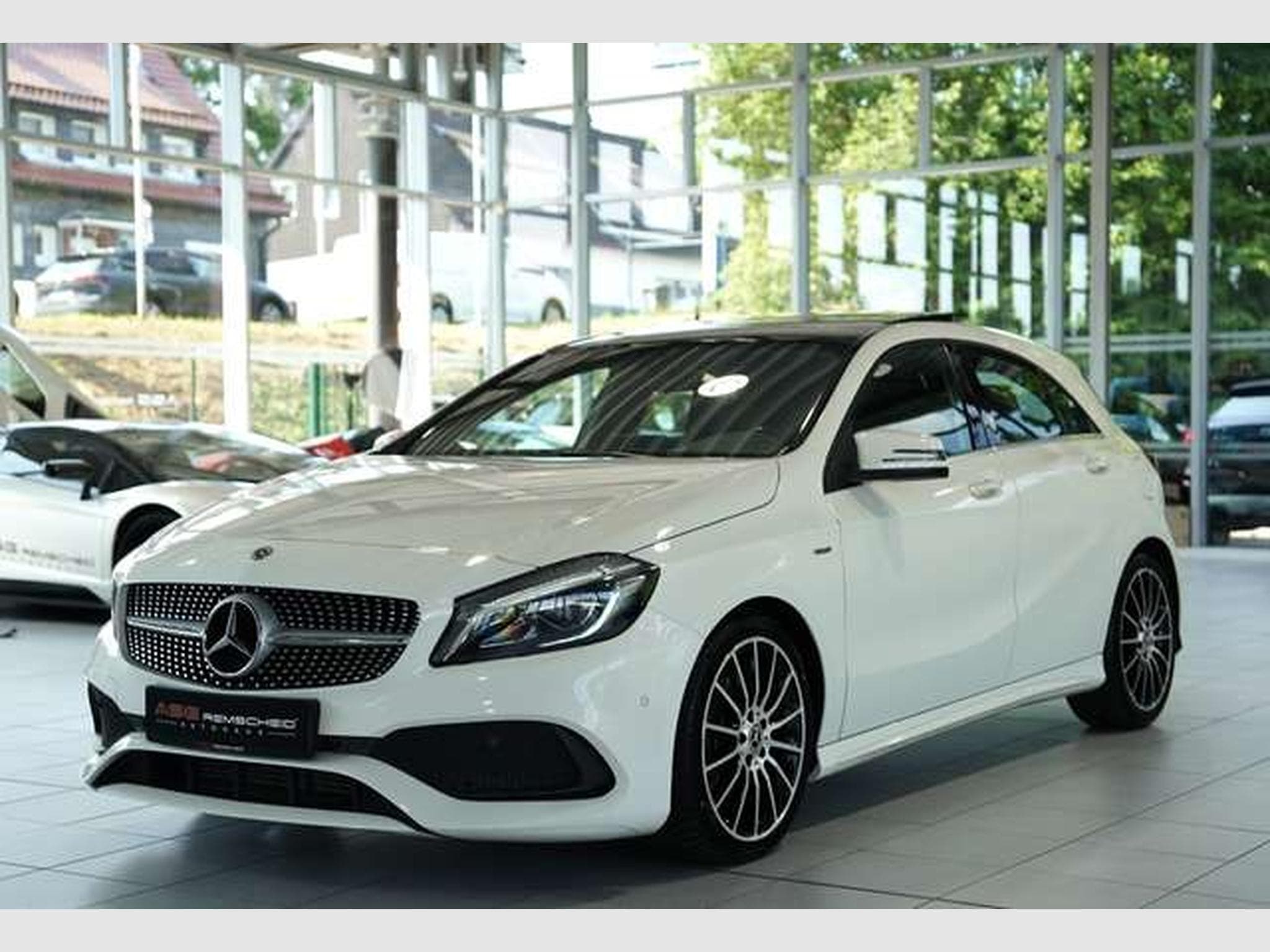 Mercedes A 200 Aut. AMG Line *2.Hand *Pano *LED *Ambiente (2018) - Photo 4