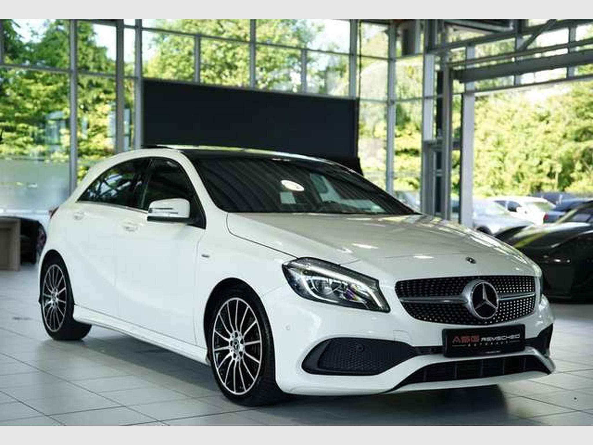 Mercedes A 200 Aut. AMG Line *2.Hand *Pano *LED *Ambiente (2018) - Photo 5