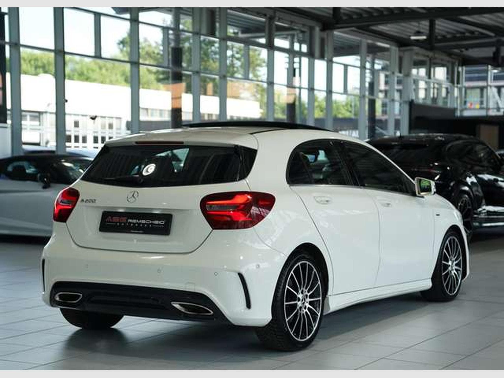 Mercedes A 200 Aut. AMG Line *2.Hand *Pano *LED *Ambiente (2018) - Photo 6