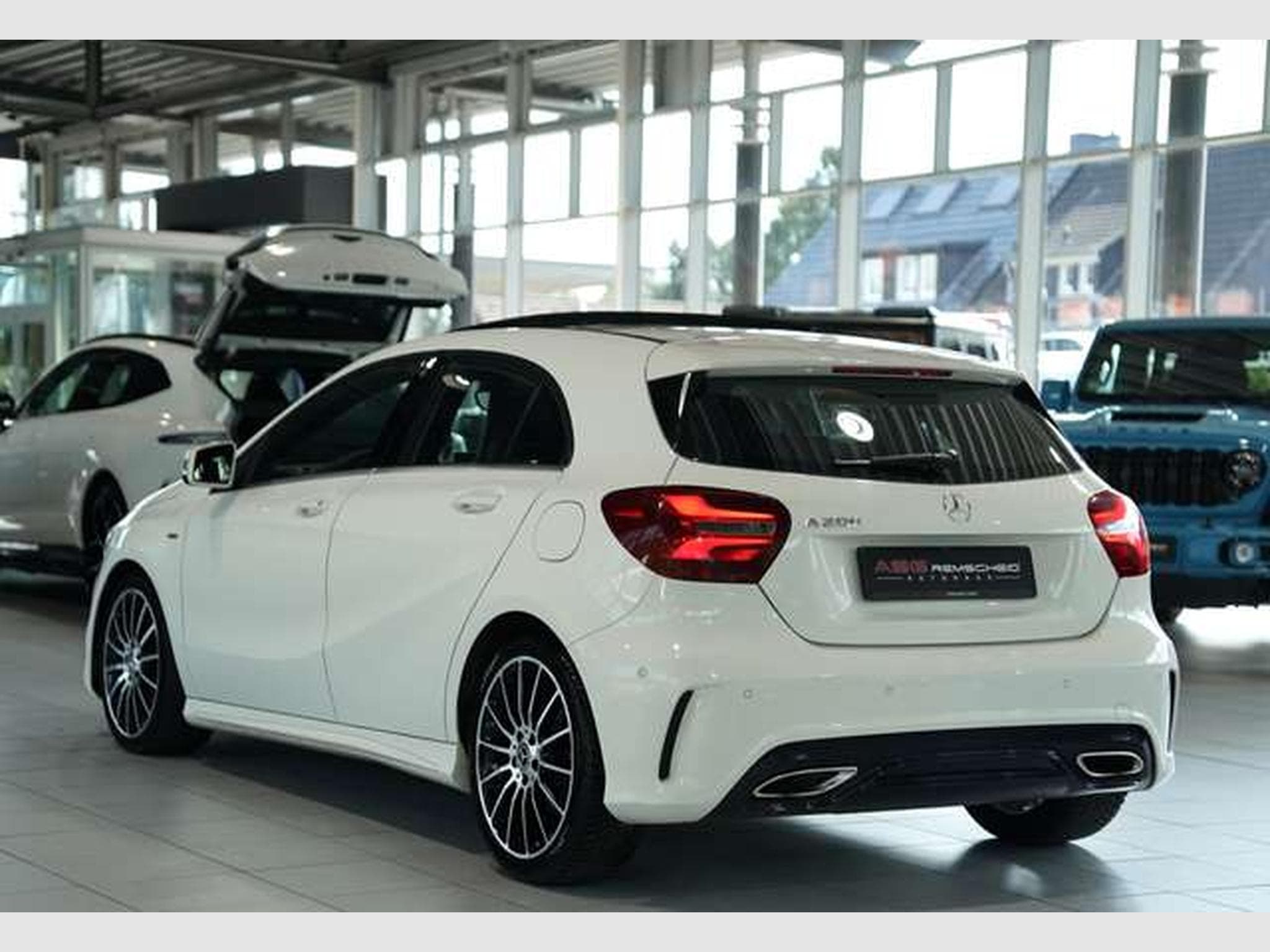 Mercedes A 200 Aut. AMG Line *2.Hand *Pano *LED *Ambiente (2018) - Photo 8