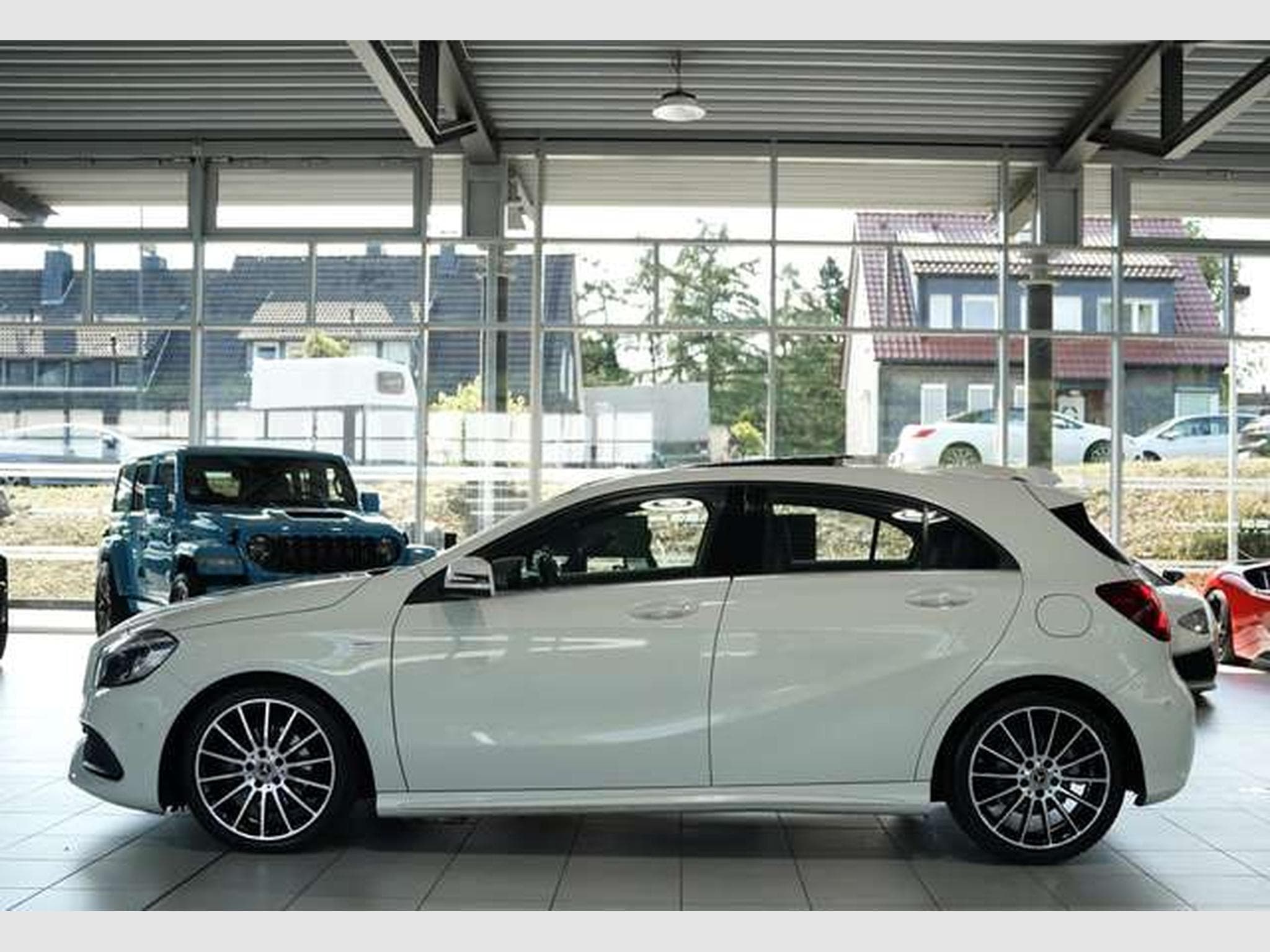 Mercedes A 200 Aut. AMG Line *2.Hand *Pano *LED *Ambiente (2018) - Photo 9