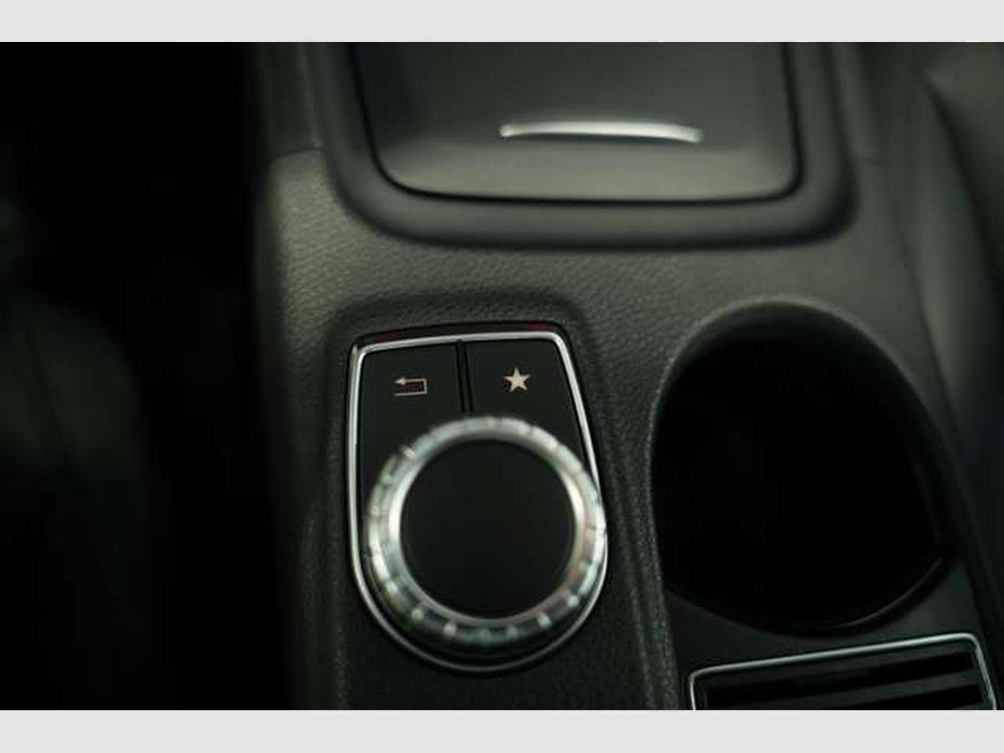 Mercedes CLA 200 2.H *Pano *H&K*Memory*ACC (2015) - Foto 32