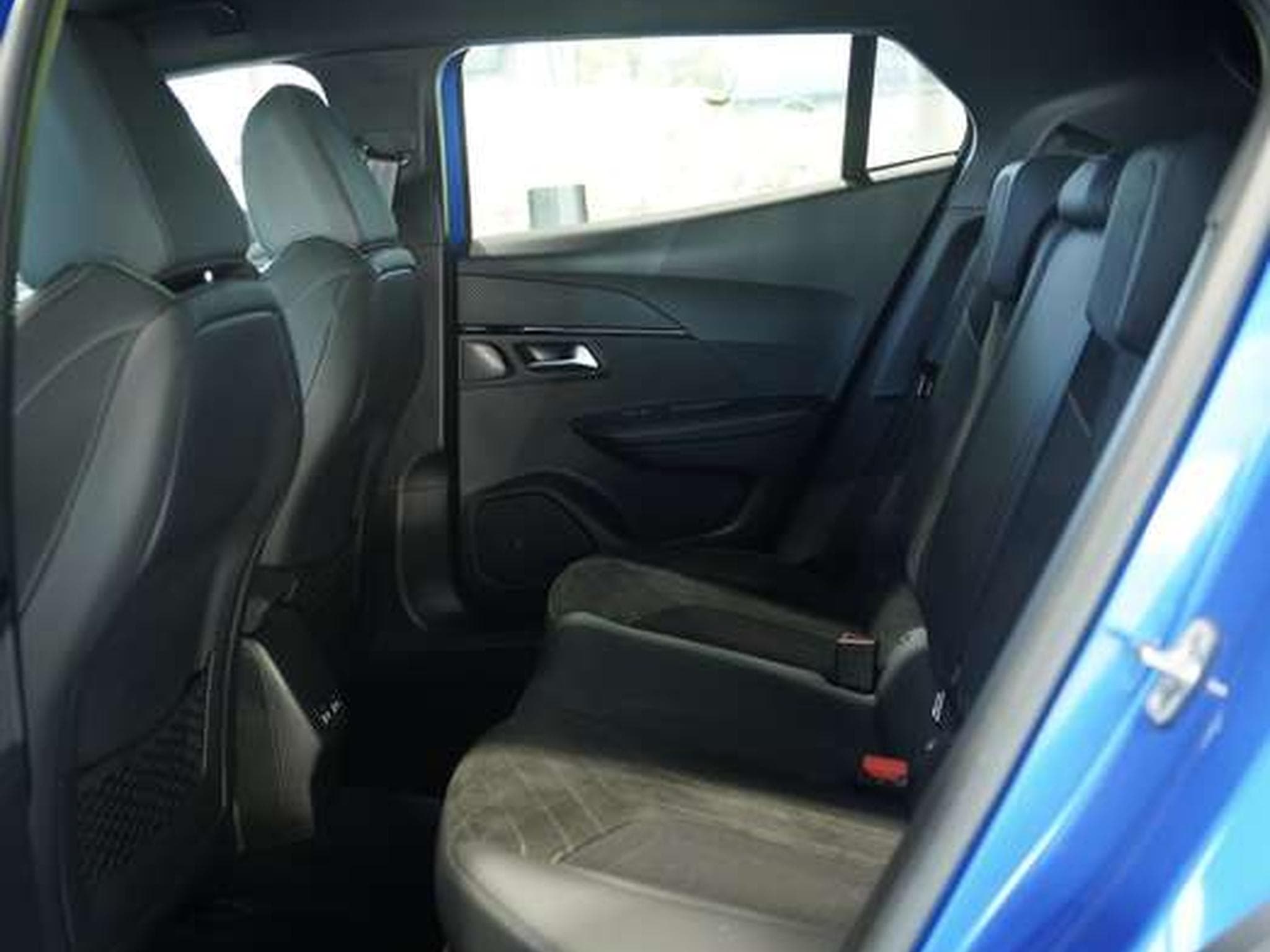 Peugeot 2008 GT *18 Zoll *ACC *Digital *Kamera (2020) - Photo 23