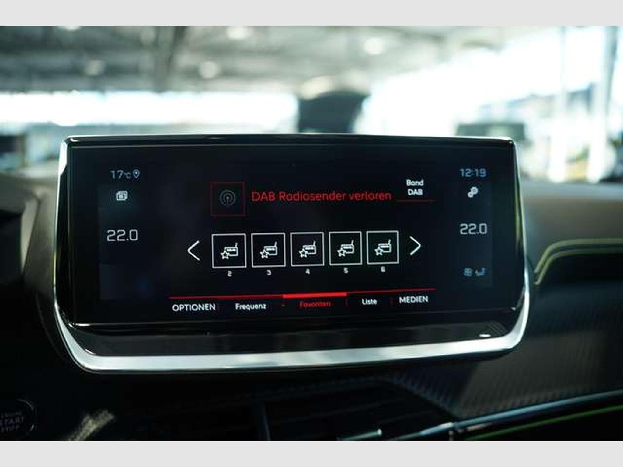 Peugeot 2008 GT *18 Zoll *ACC *Digital *Kamera (2020) - Photo 36
