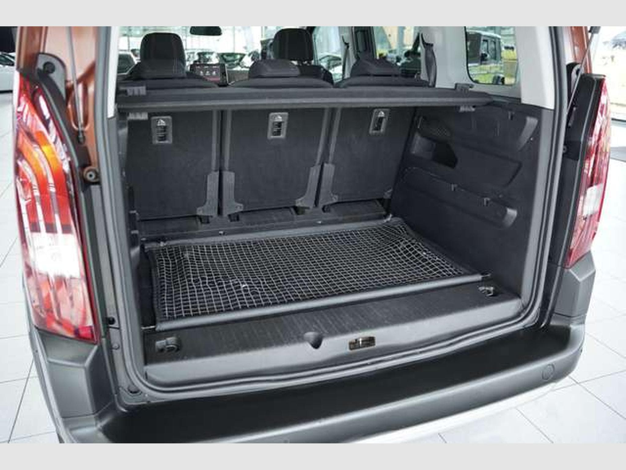 Peugeot Rifter GT Line Automatik *1.Hand *360° *Navi * (2020) - Photo 45