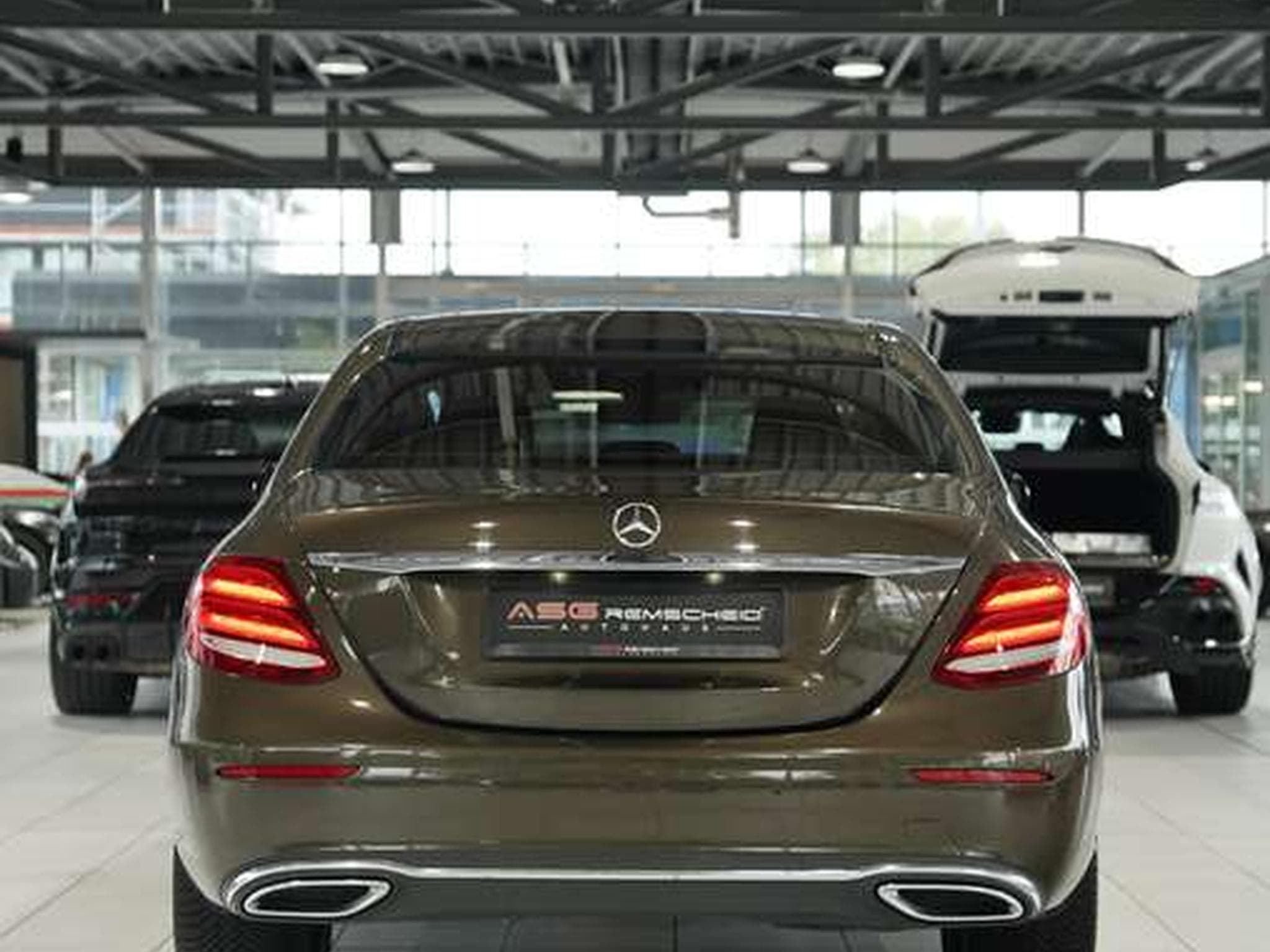 Mercedes E 220 d Limousine 9G Exclusive *19 *AHK *Kam (2016) - Photo 9