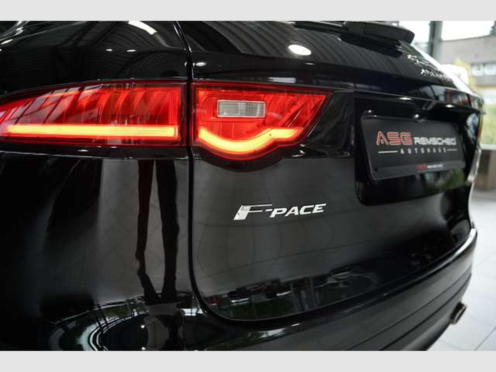 Jaguar F-Pace Prestige AWD *Pano *20Zoll *Navi (2017) - Photo 16