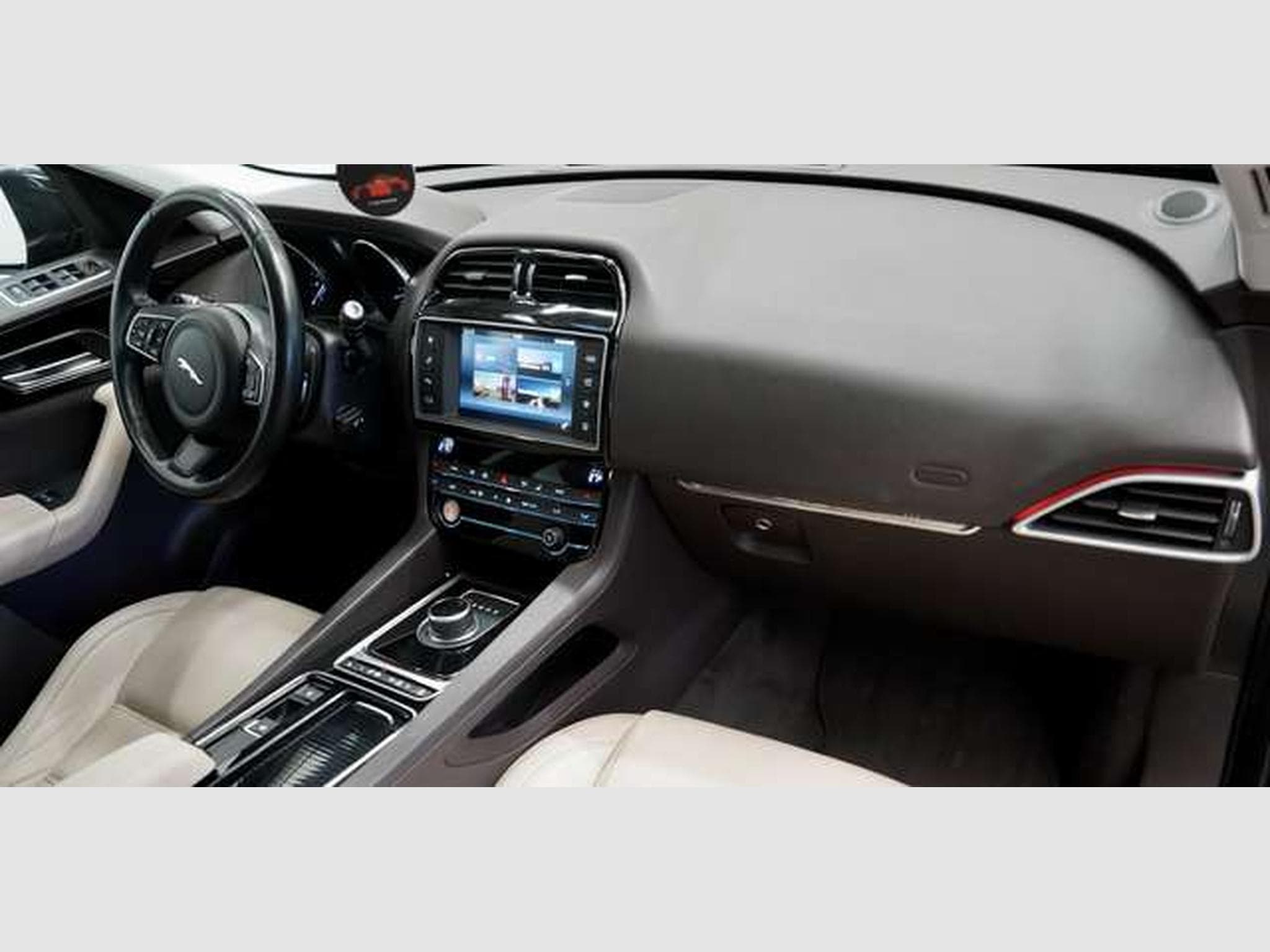 Jaguar F-Pace Prestige AWD *Pano *20Zoll *Navi (2017) - Photo 21