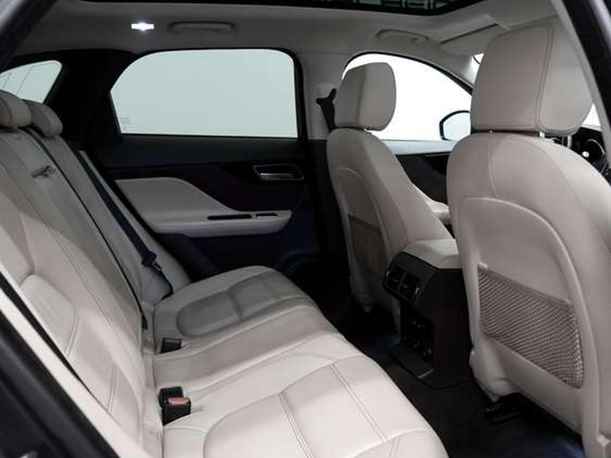 Jaguar F-Pace Prestige AWD *Pano *20Zoll *Navi (2017) - Photo 23