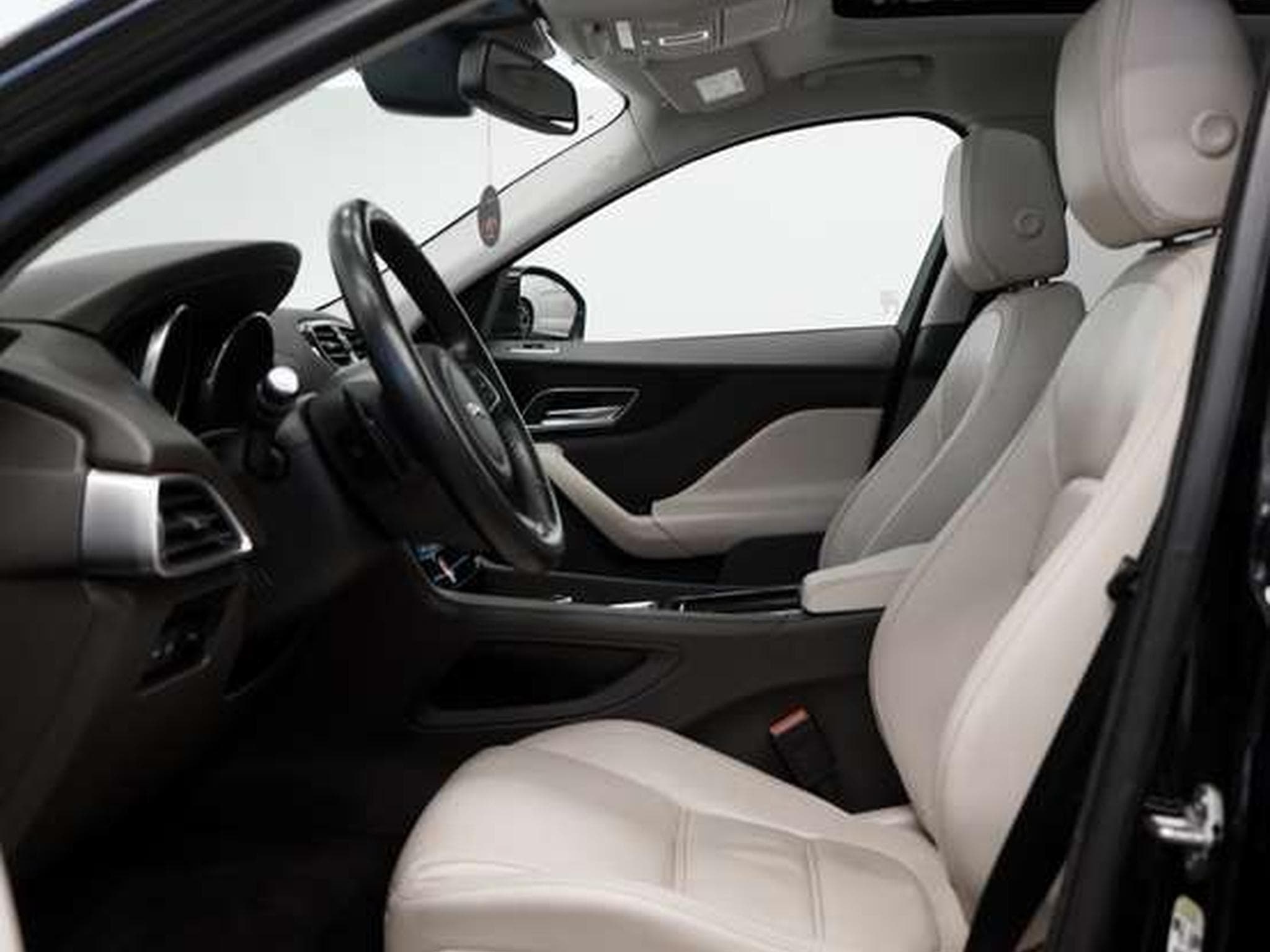 Jaguar F-Pace Prestige AWD *Pano *20Zoll *Navi (2017) - Photo 26
